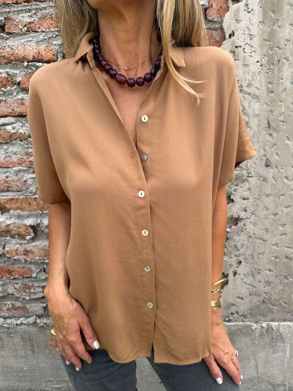 Blusa simple perfecta camel