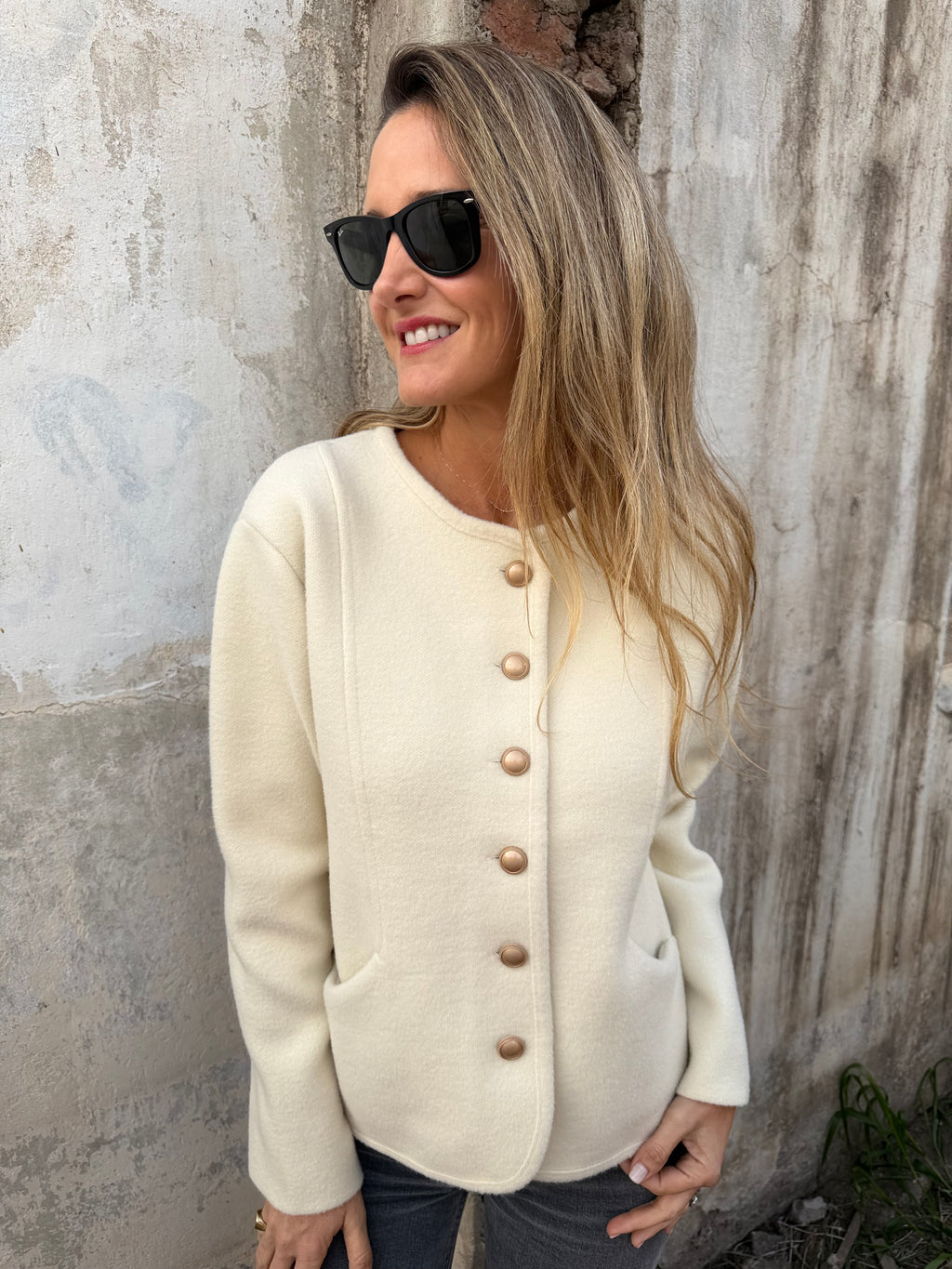 Chaqueta paño botones dorados blanca