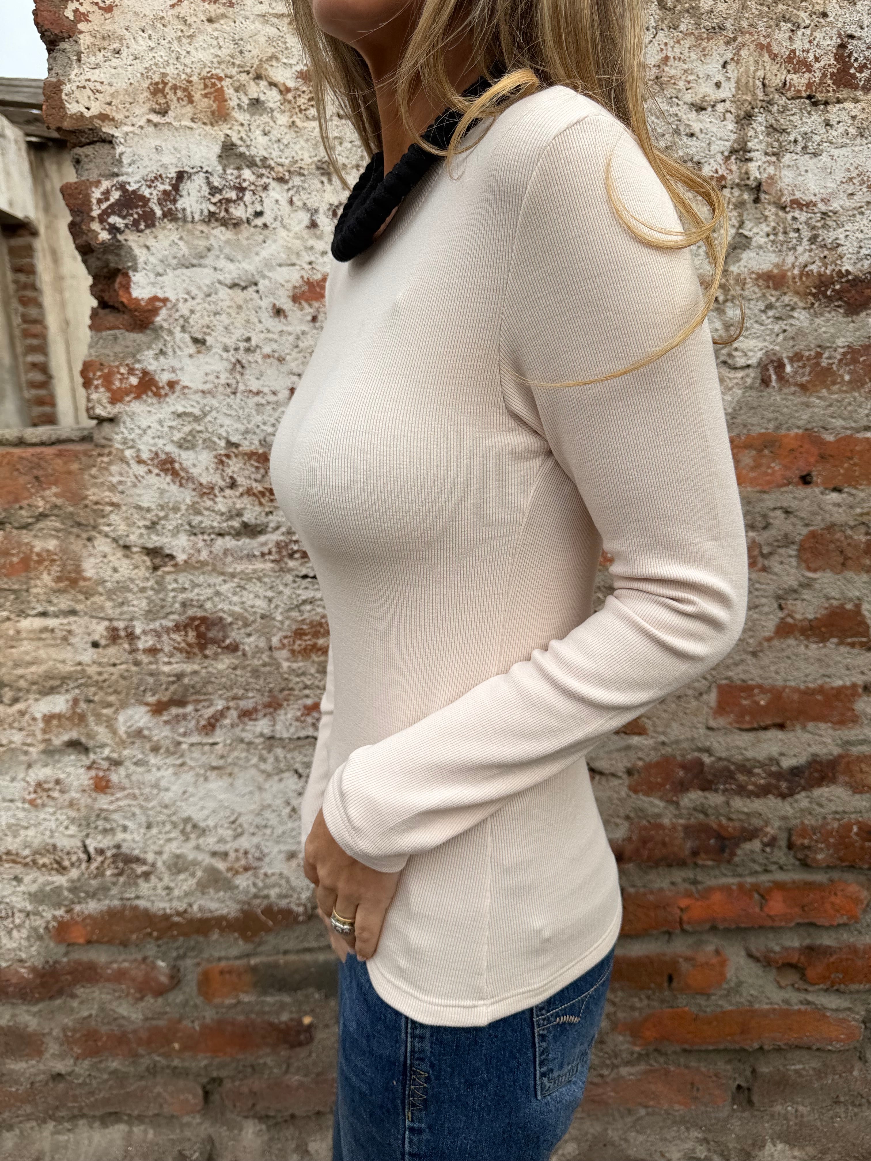 New polera algodón/ micropolar cuello alto redondo crudo
