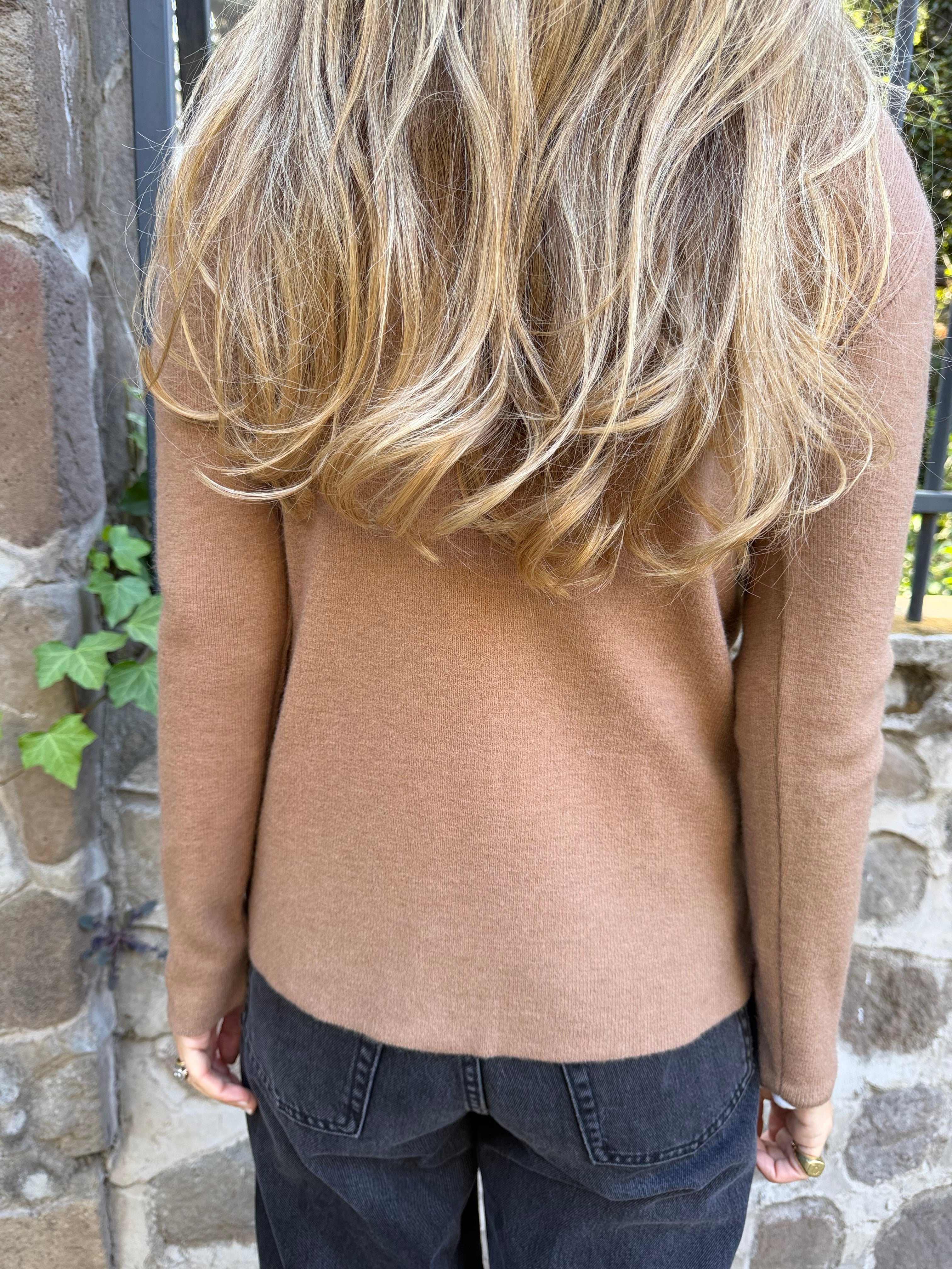 New cuello alto básico camel