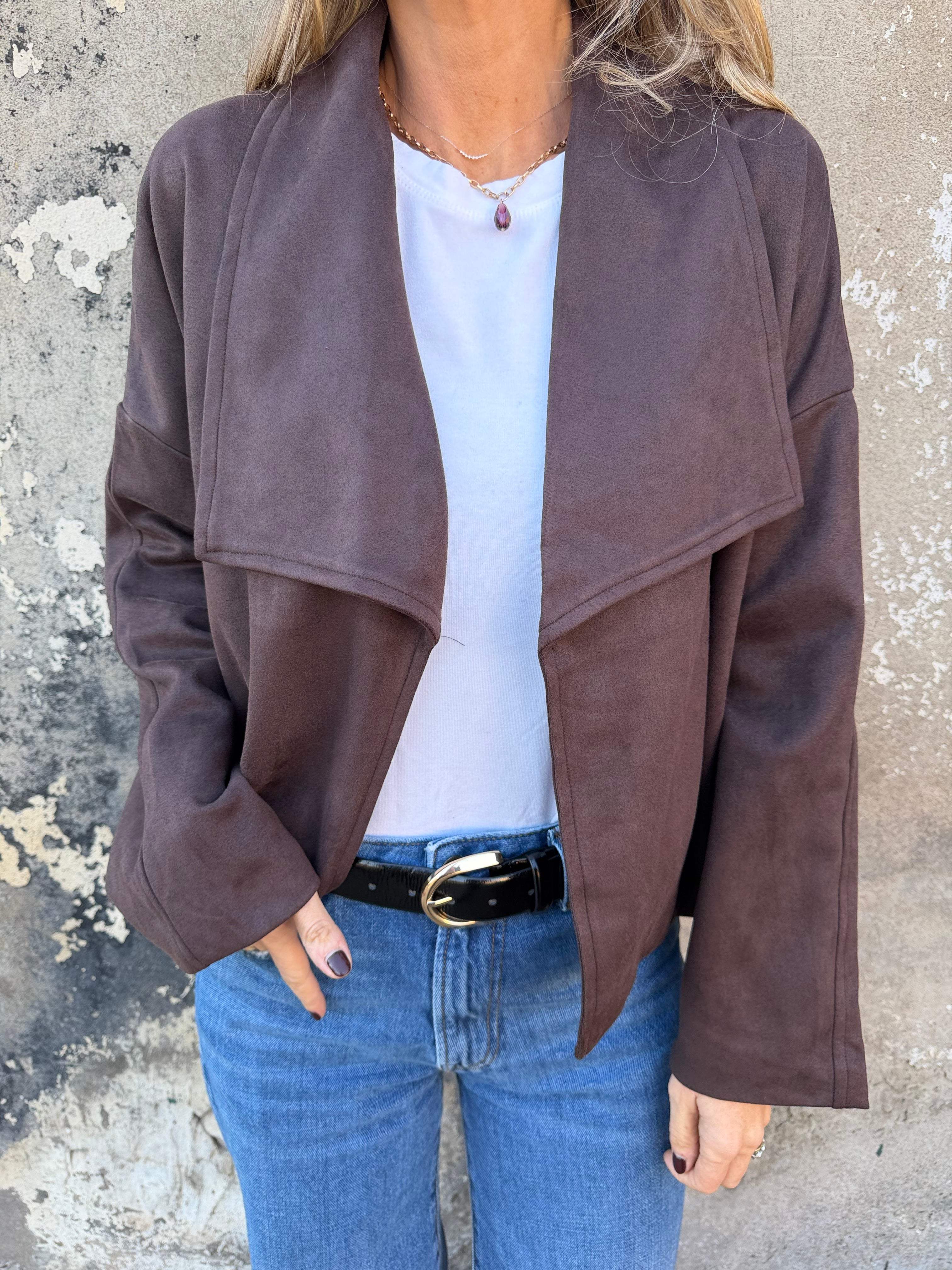 Chaqueta efecto gamuza solapa café oscuro