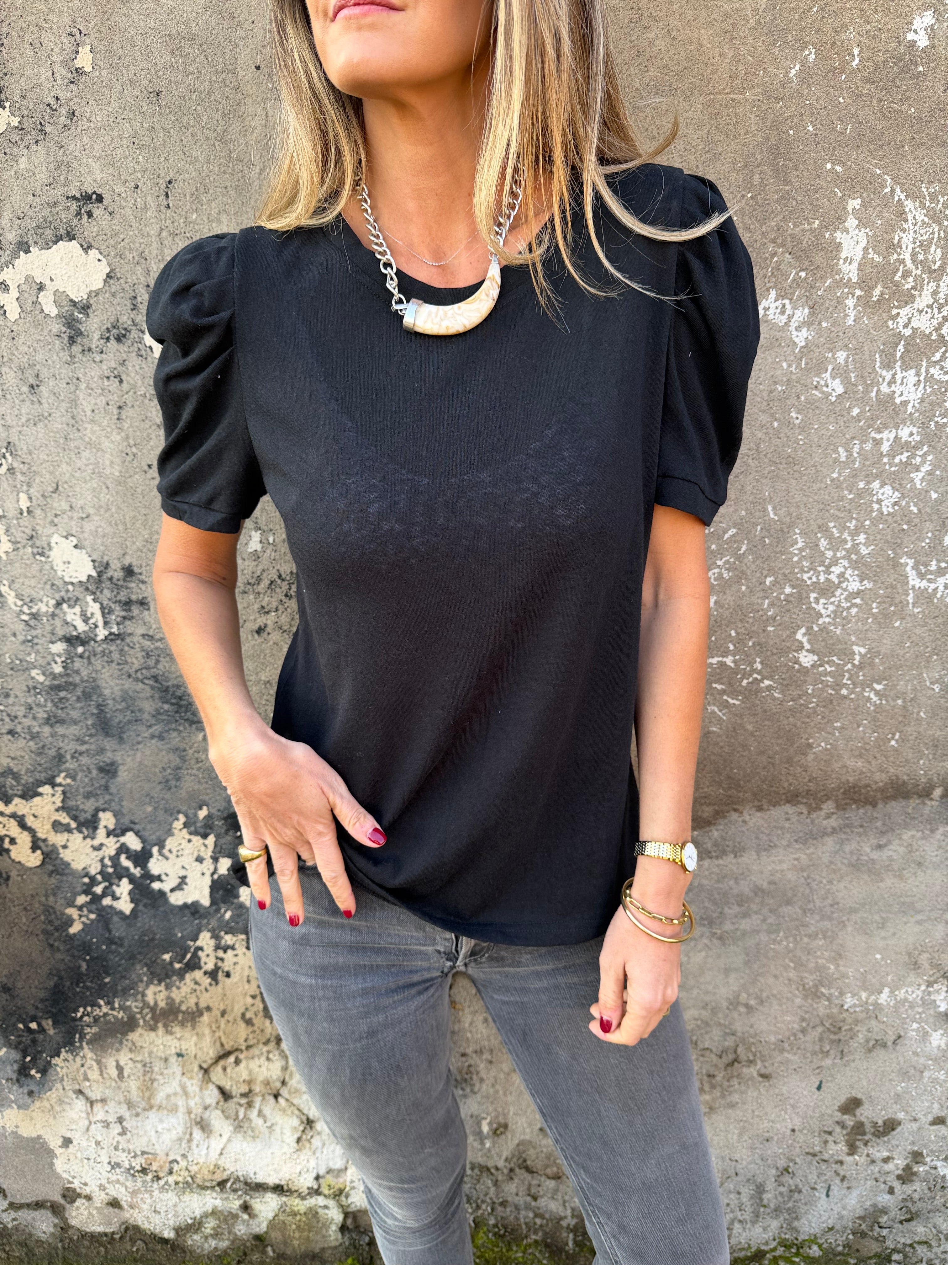 Polera hombro aglobado negra