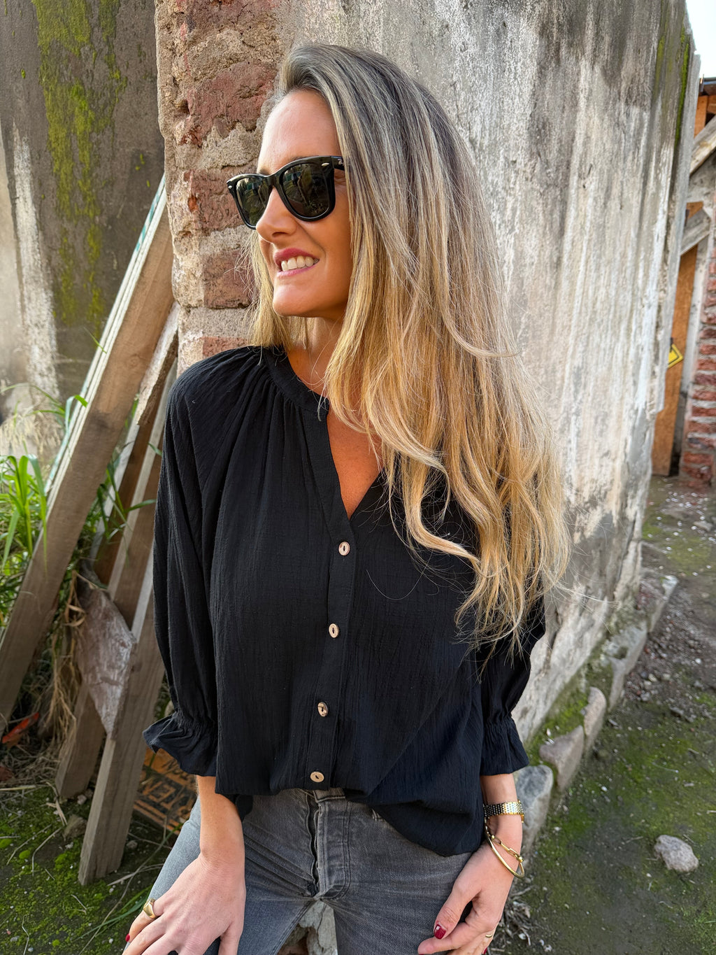Blusa bámbula botones madera negra