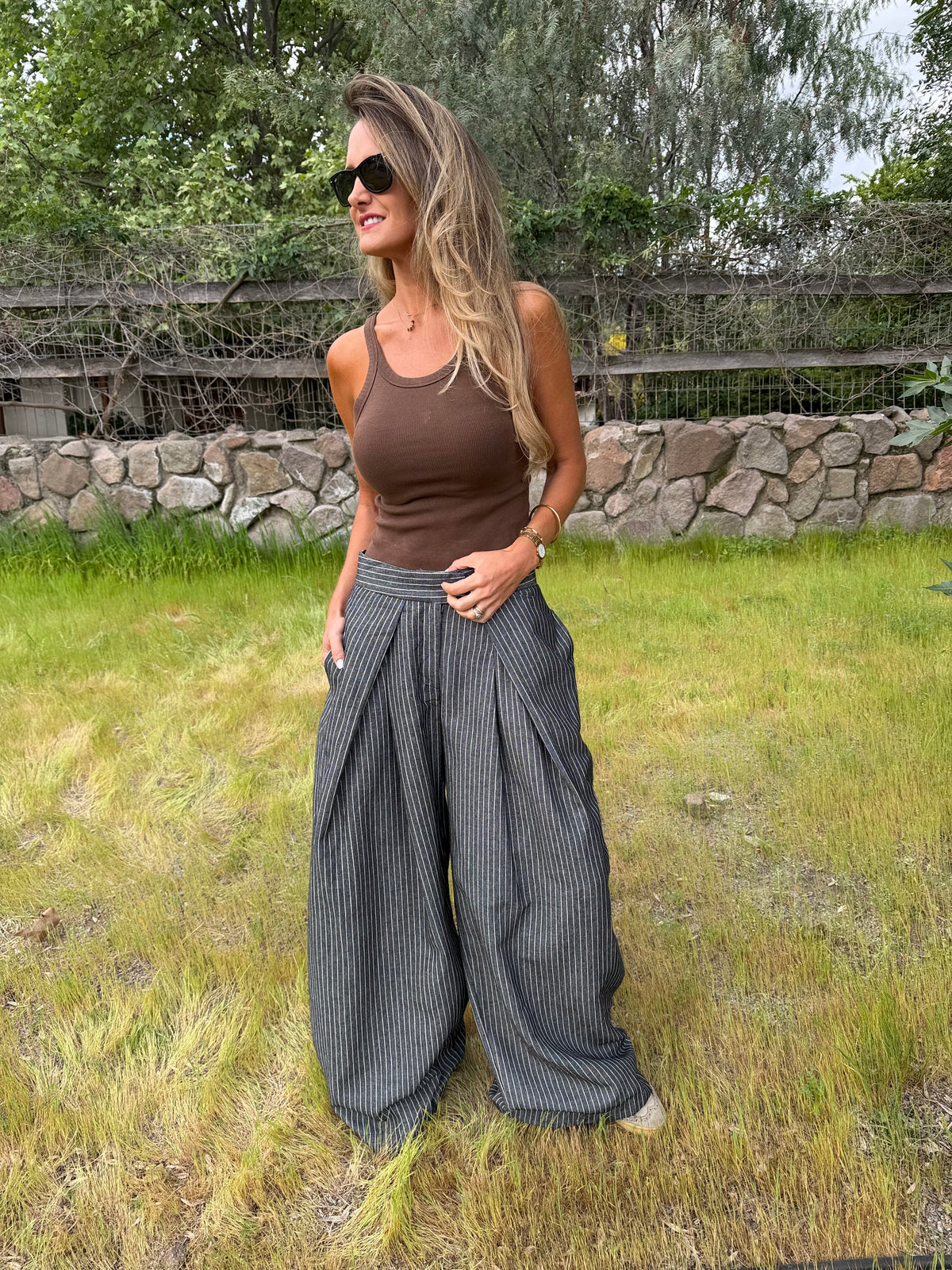 Pantalón sastre líneas gris acero