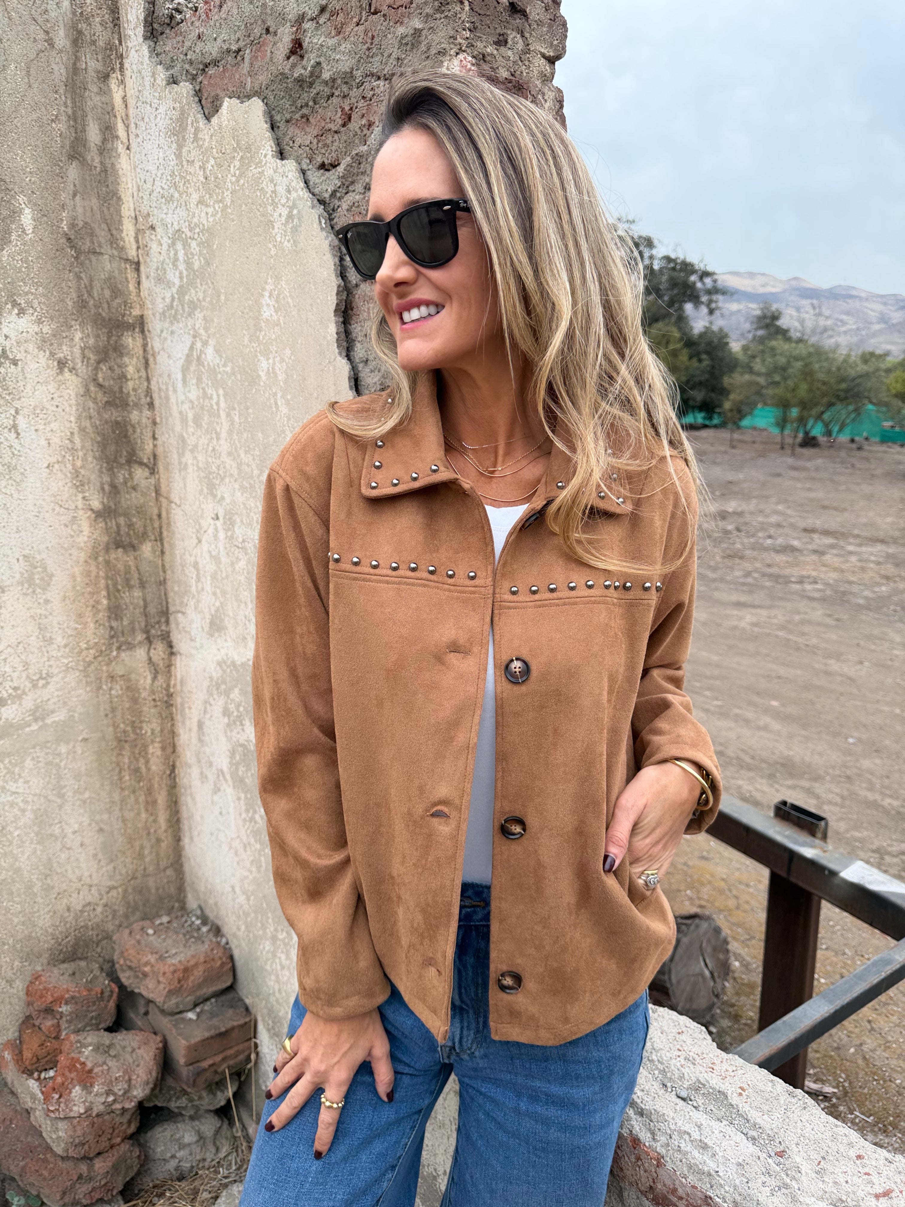 Chaqueta suede tachitas camel