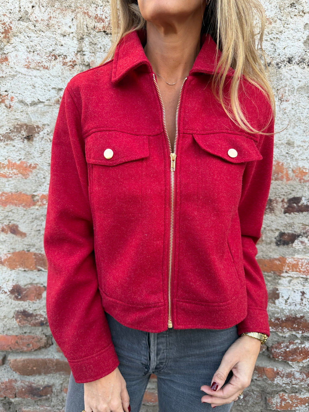 Chaqueta paño clásico herrajes dorados roja