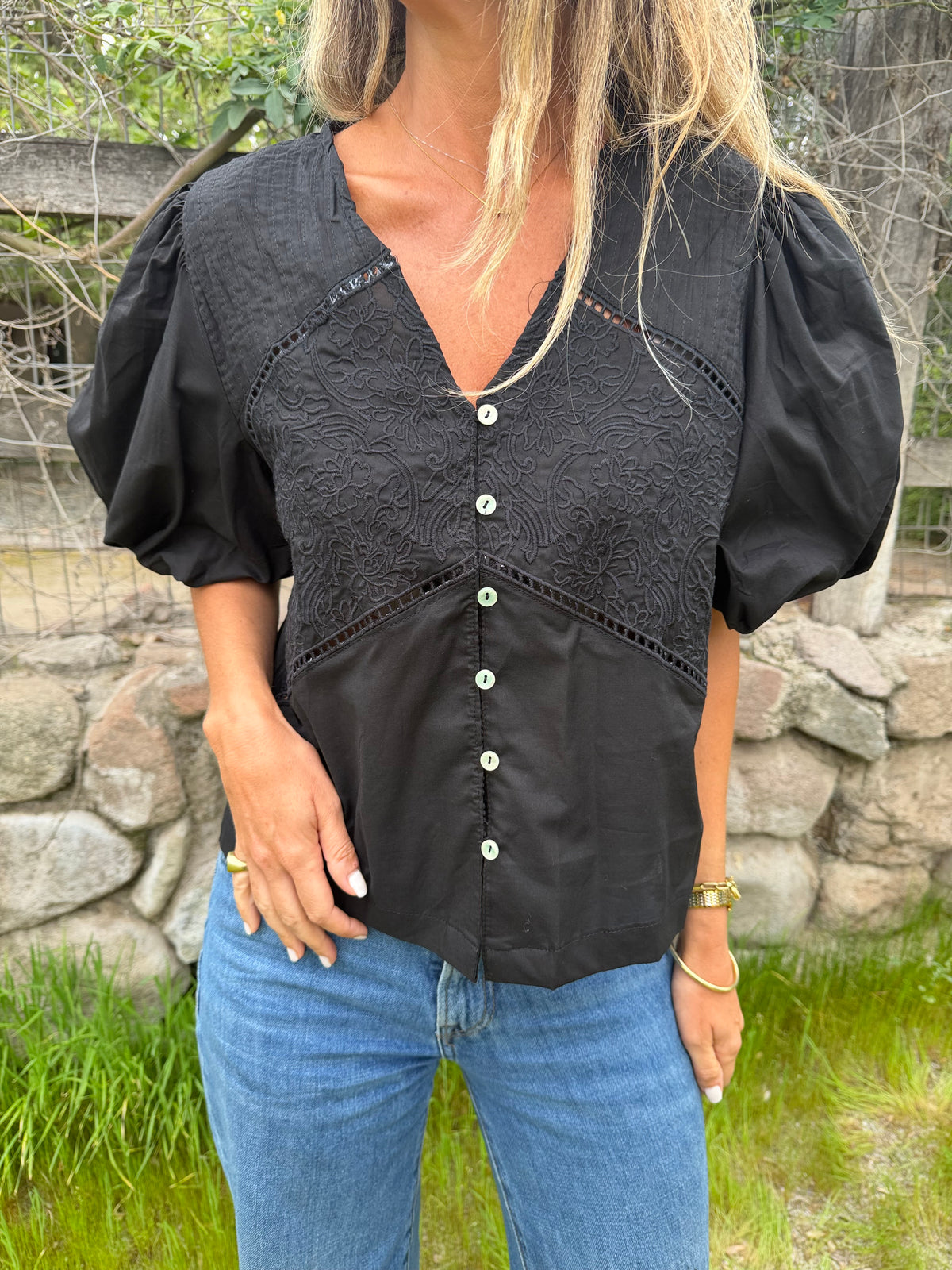New blusa mangas abullonadas negra