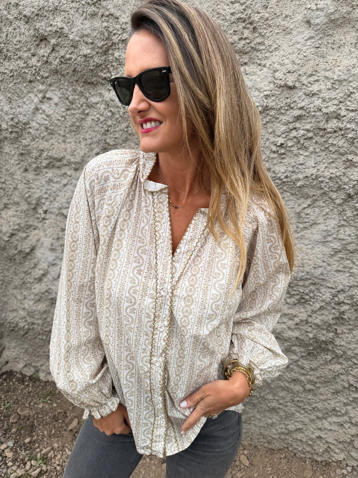 Blusa diseños y manga globo beige