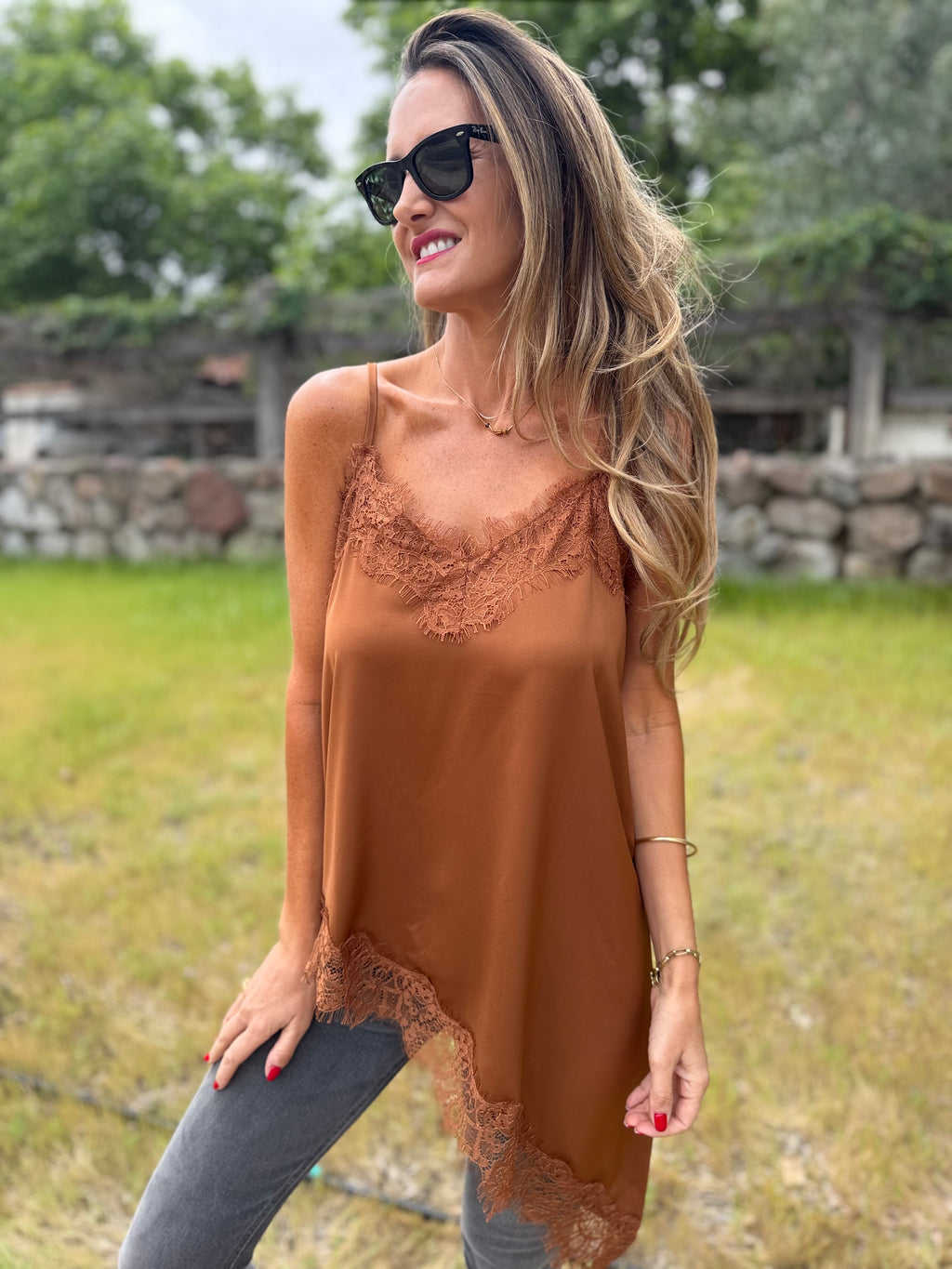 Blusa raso encaje irregular cobre