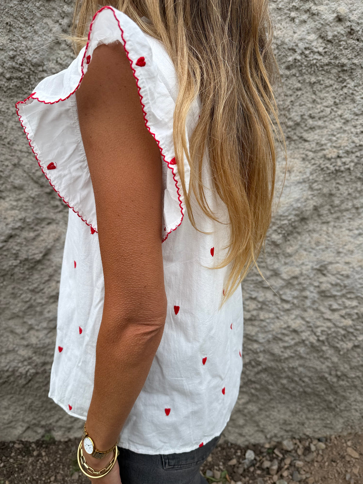 Blusa corazones bordados y vuelitos blanca