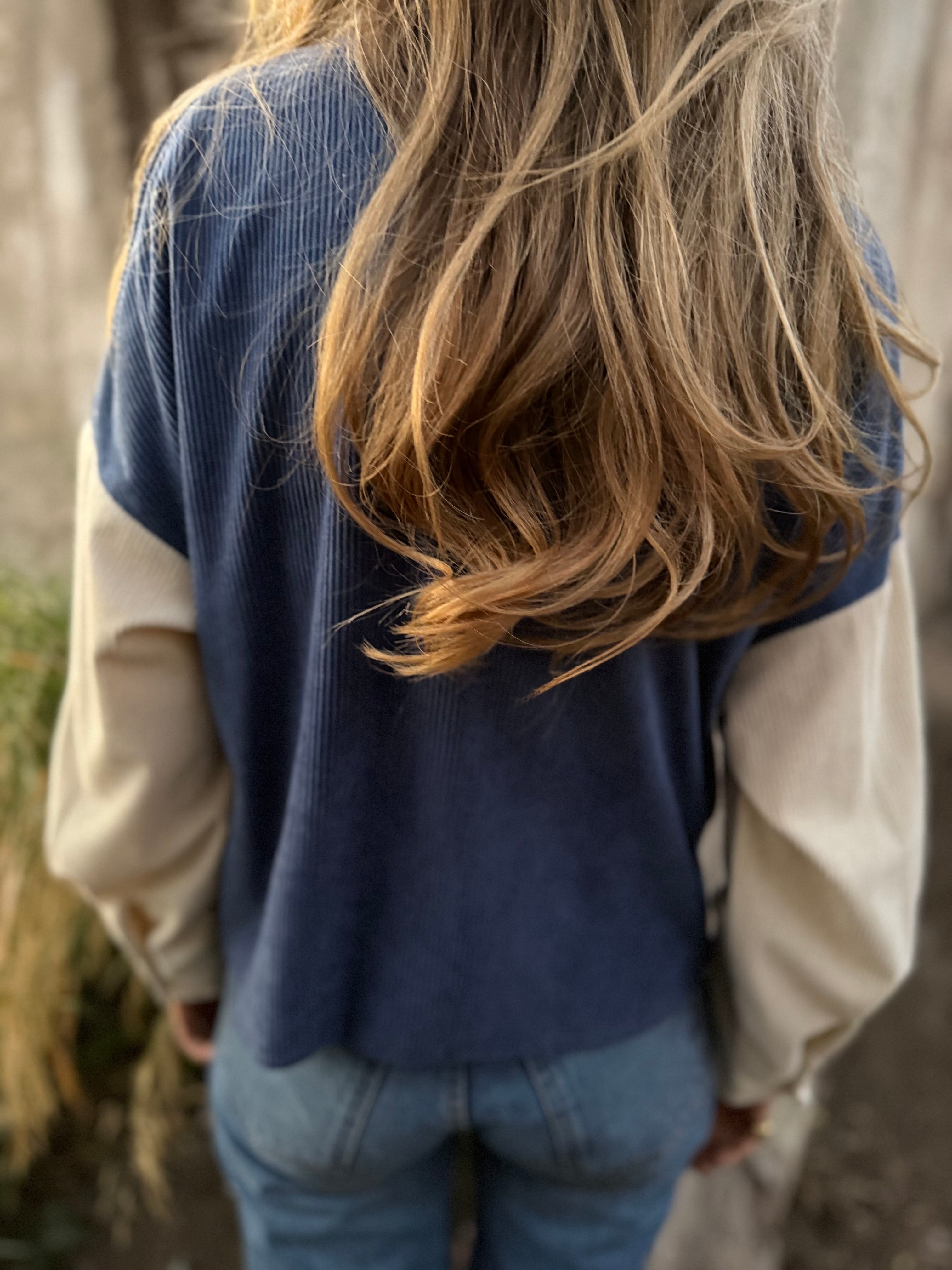 Blusa cotelé bicolor azul