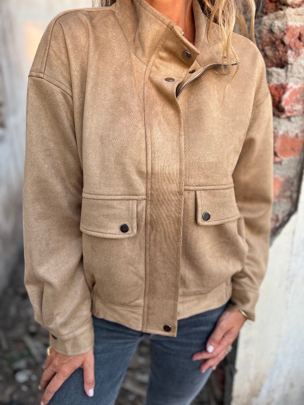 Chaqueta suede bolsillo grande camel