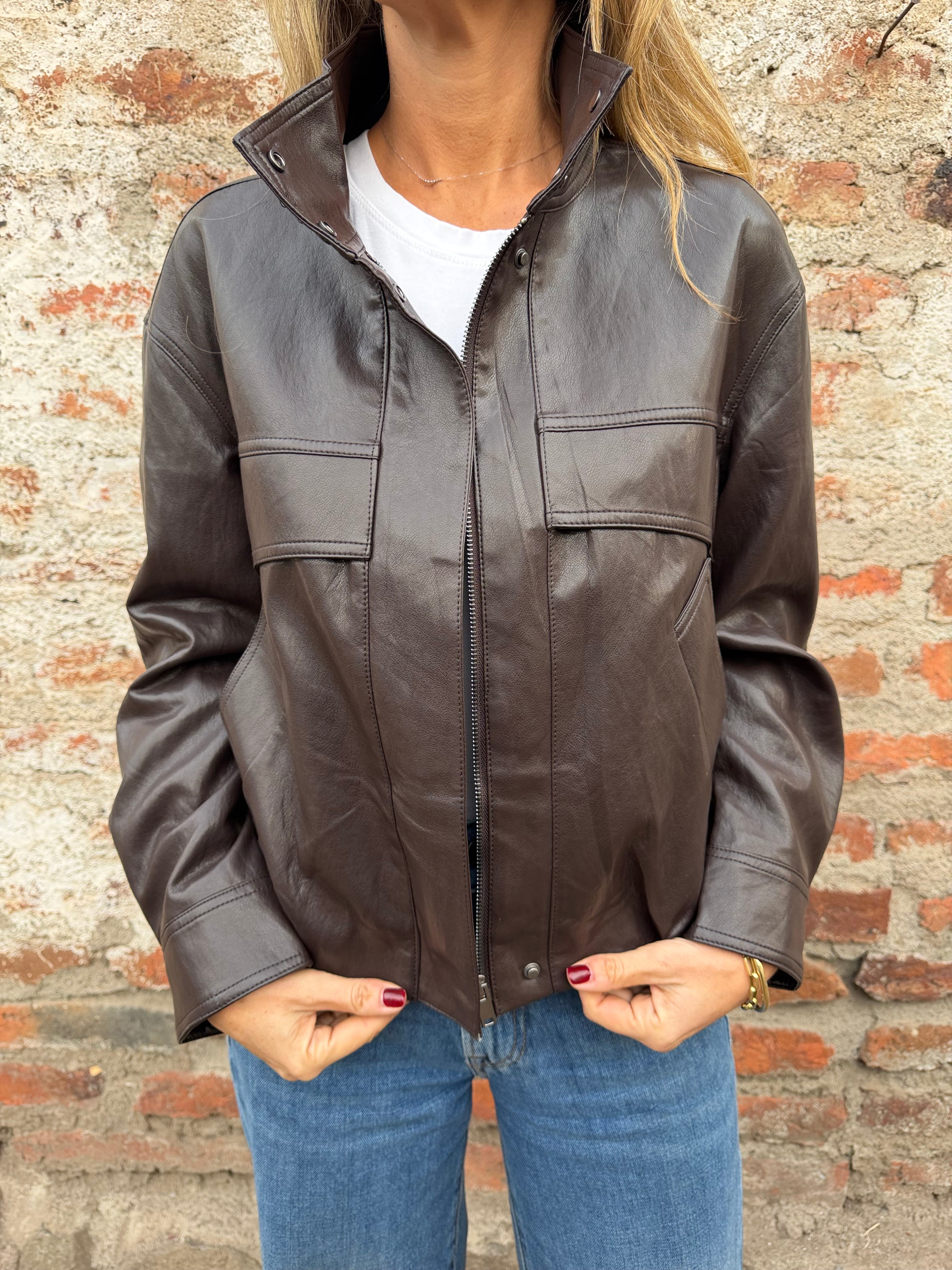 Chaqueta efecto cuero increíble café