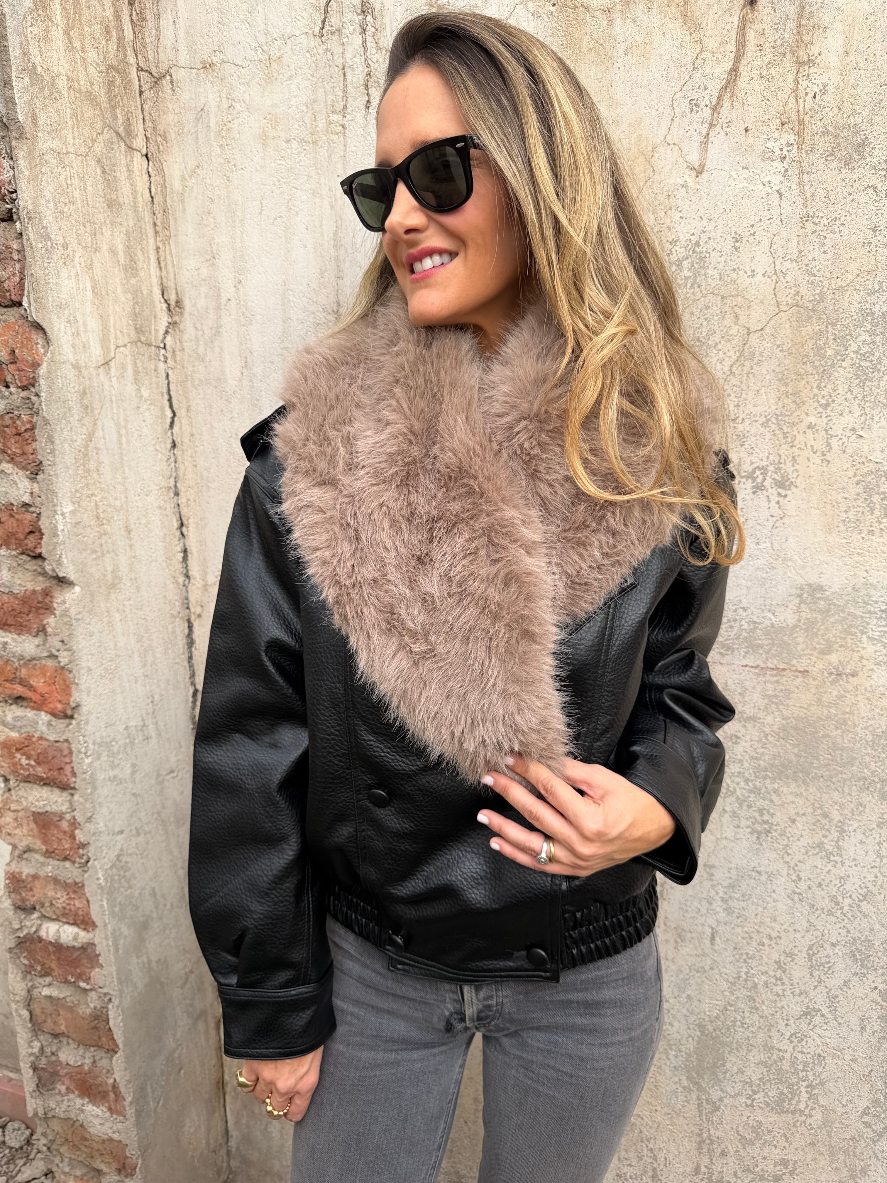 Bomber efecto cuero graneado cuello removible piel negra