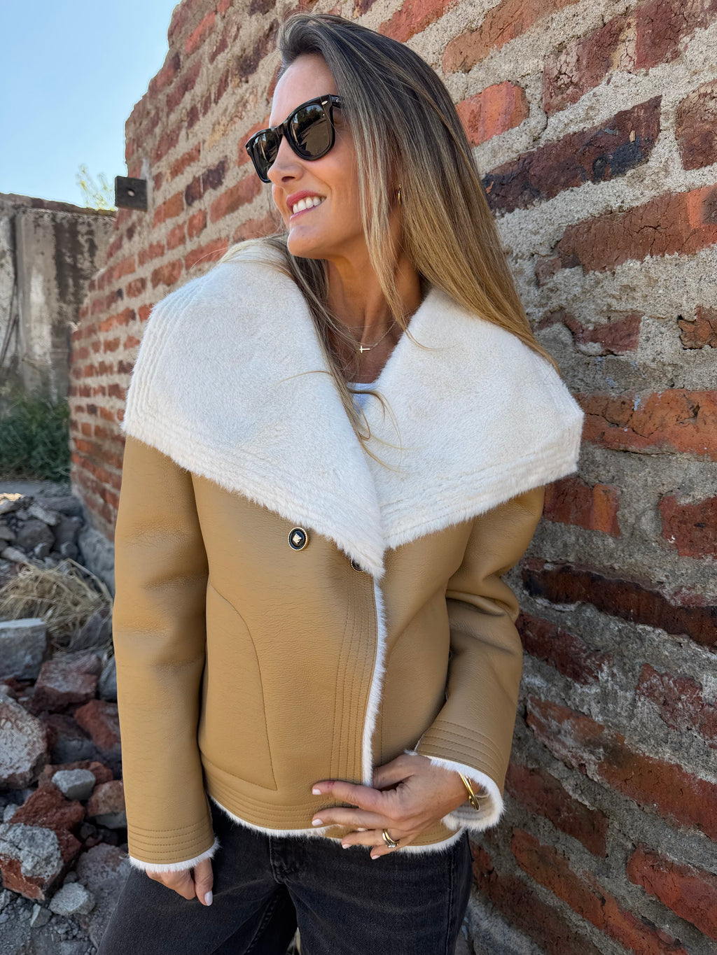 Chaqueta efecto cuero camel