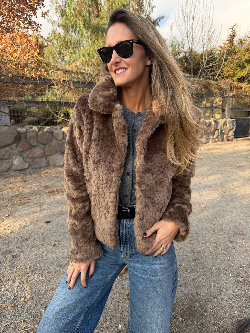 Chaqueta piel sobria café