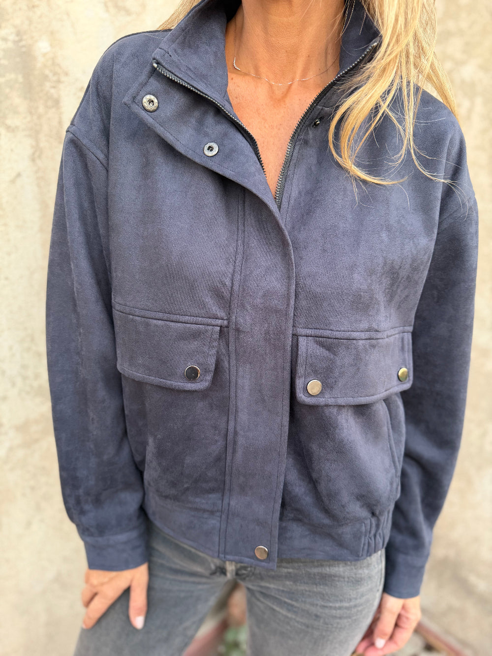 Chaqueta suede bolsillo grande azul piedra