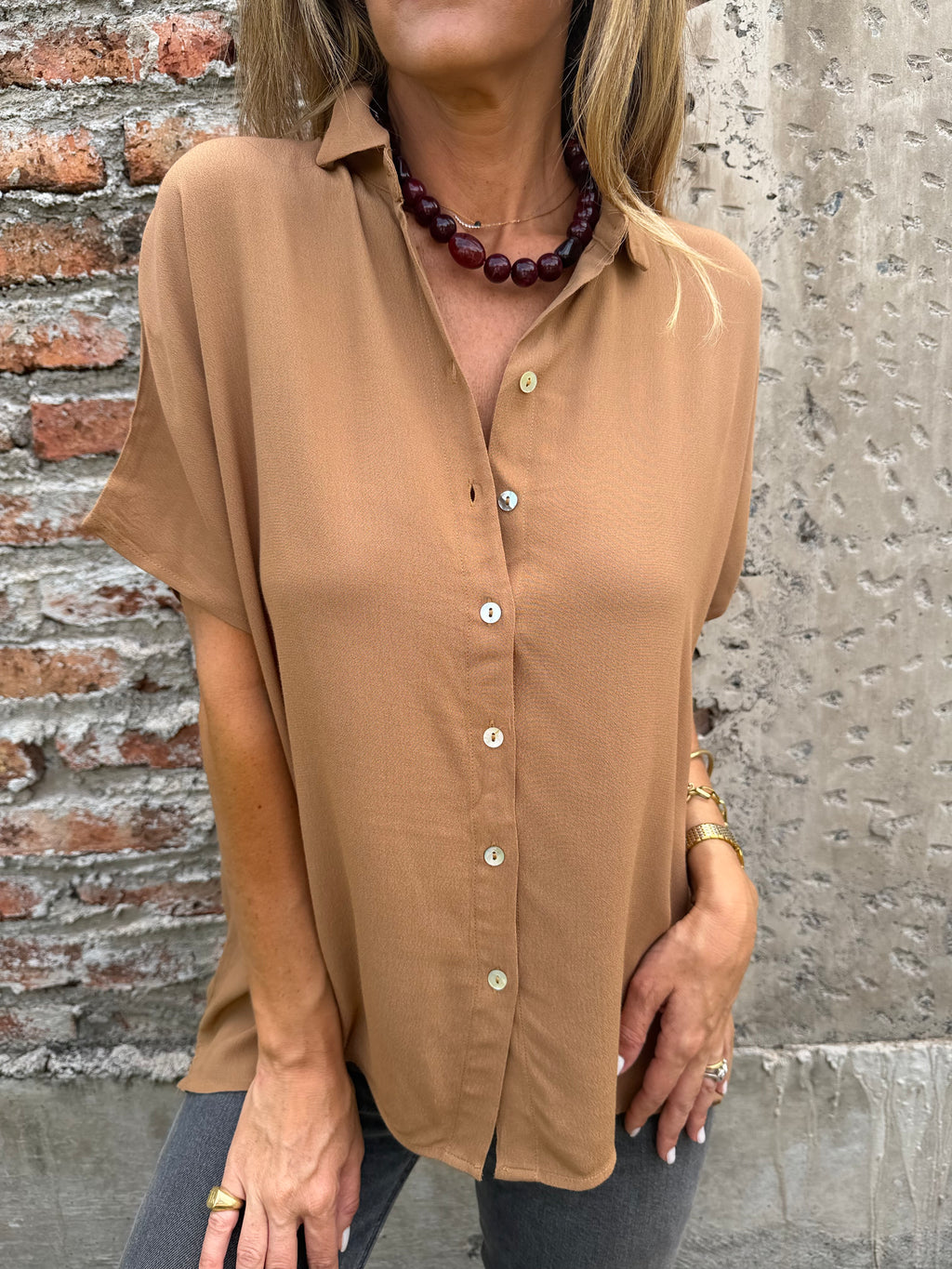 Blusa simple perfecta camel