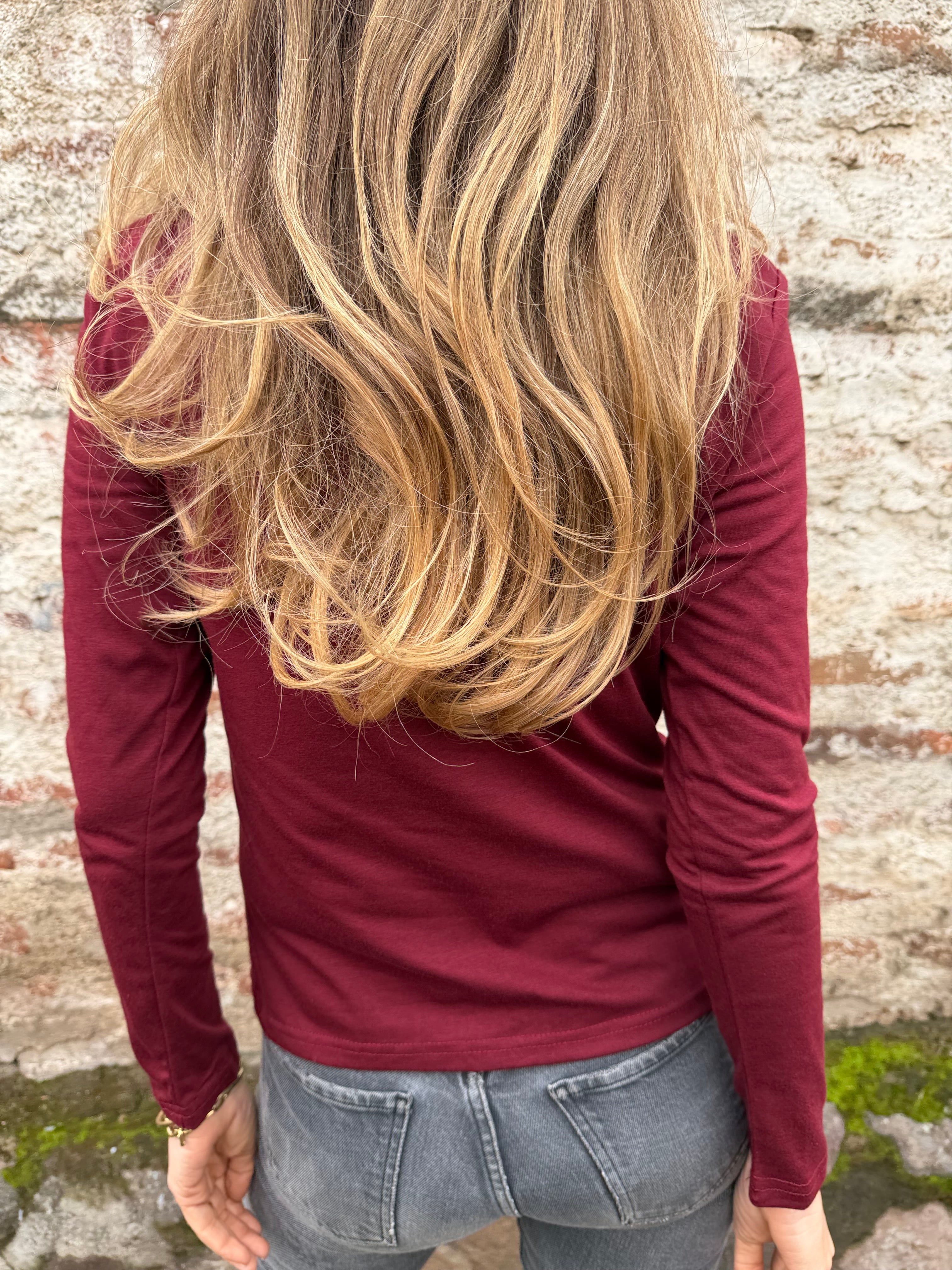 Polera hombreras basica burdeo