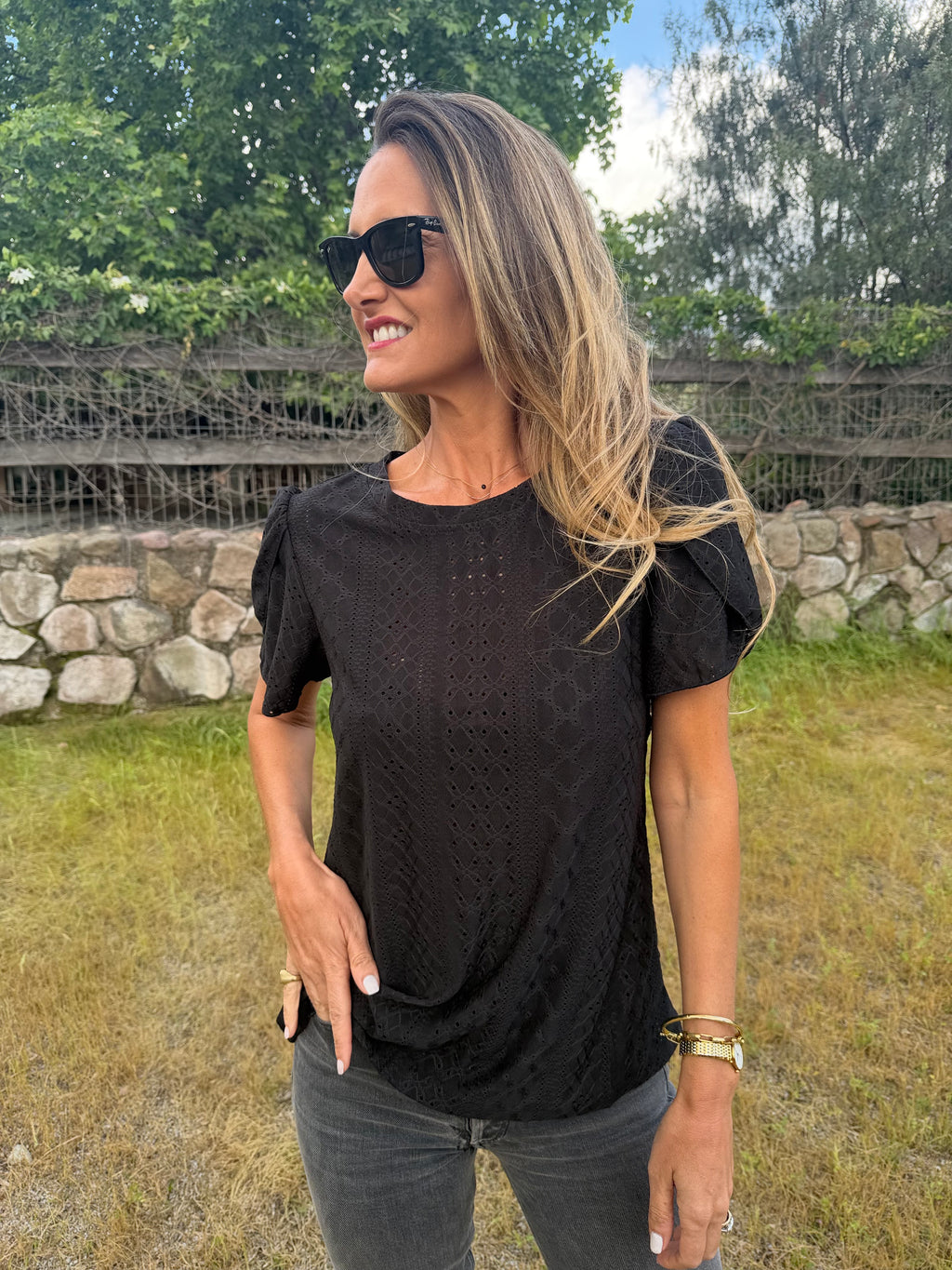 Polera lycra detalles mangas negra