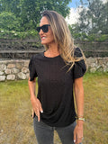 Polera lycra detalles mangas negra