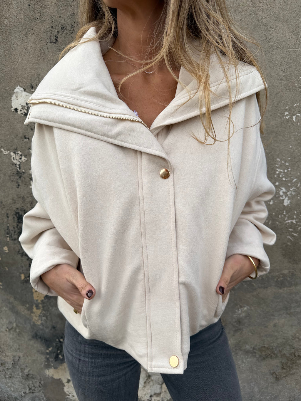 Chaqueta gamuza acolchada marfil