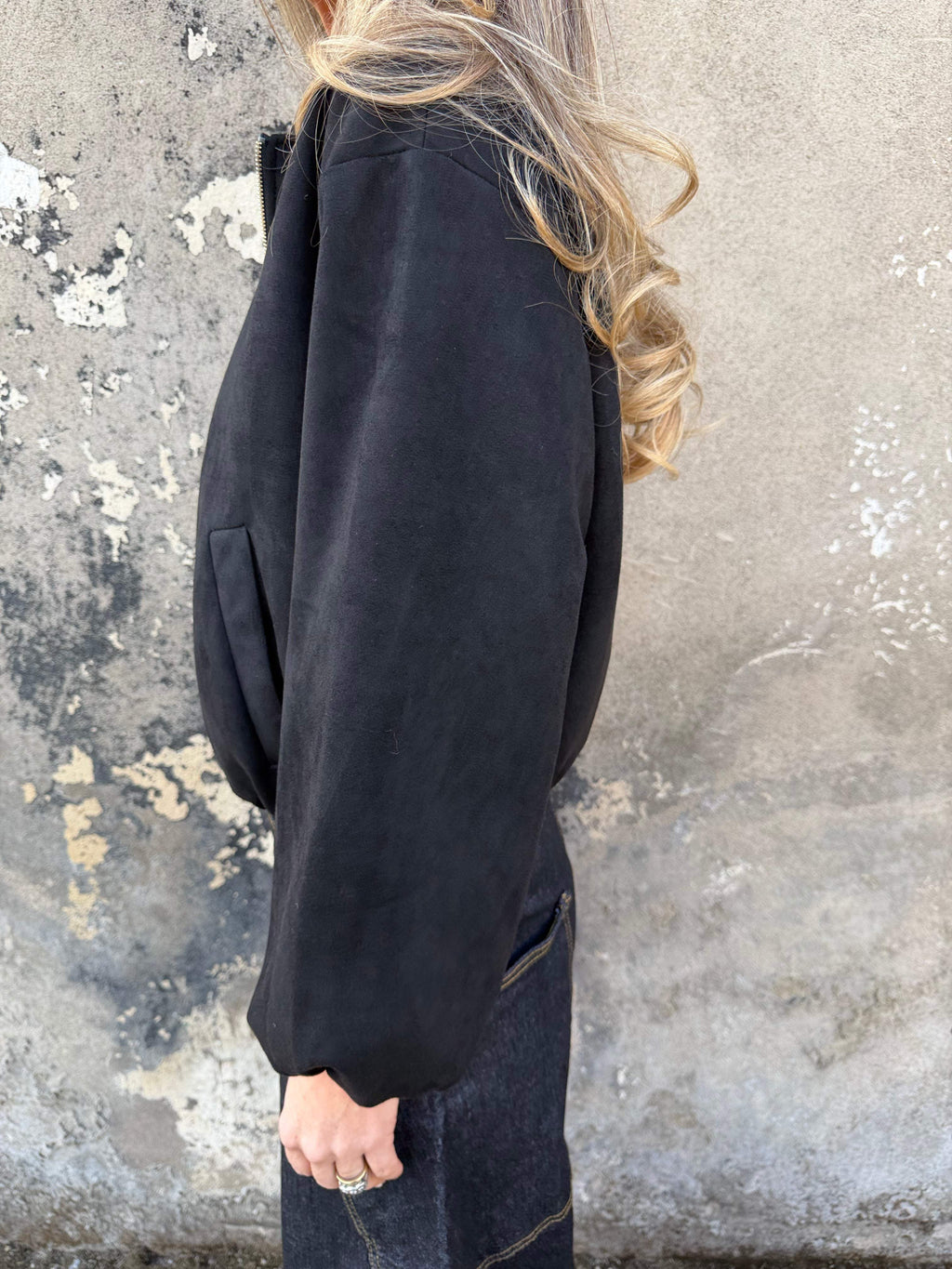 Chaqueta gamuza englobada negra