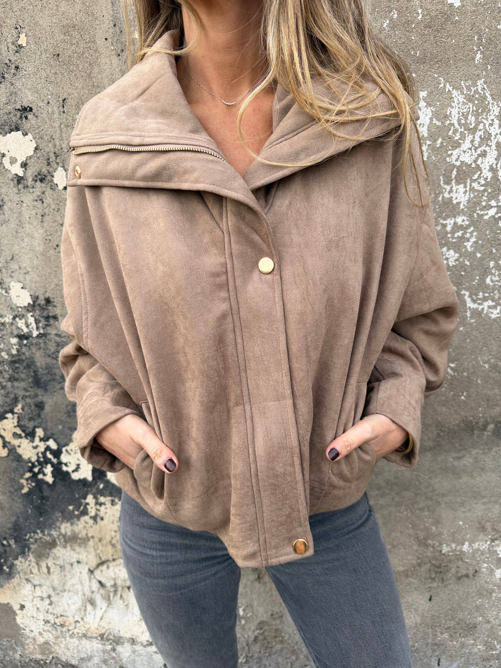 Chaqueta gamuza acolchada camel