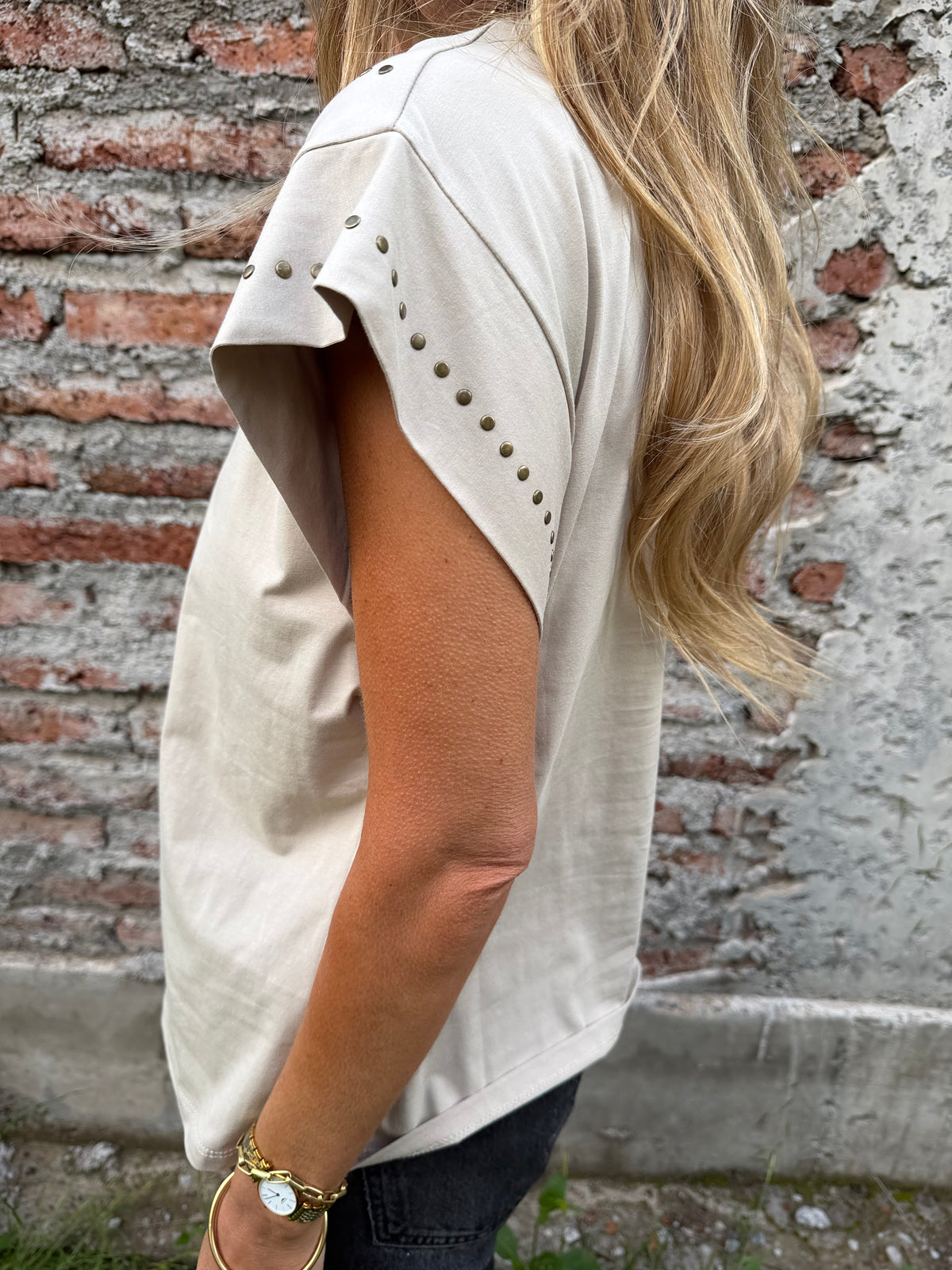 Polera tachitas beige