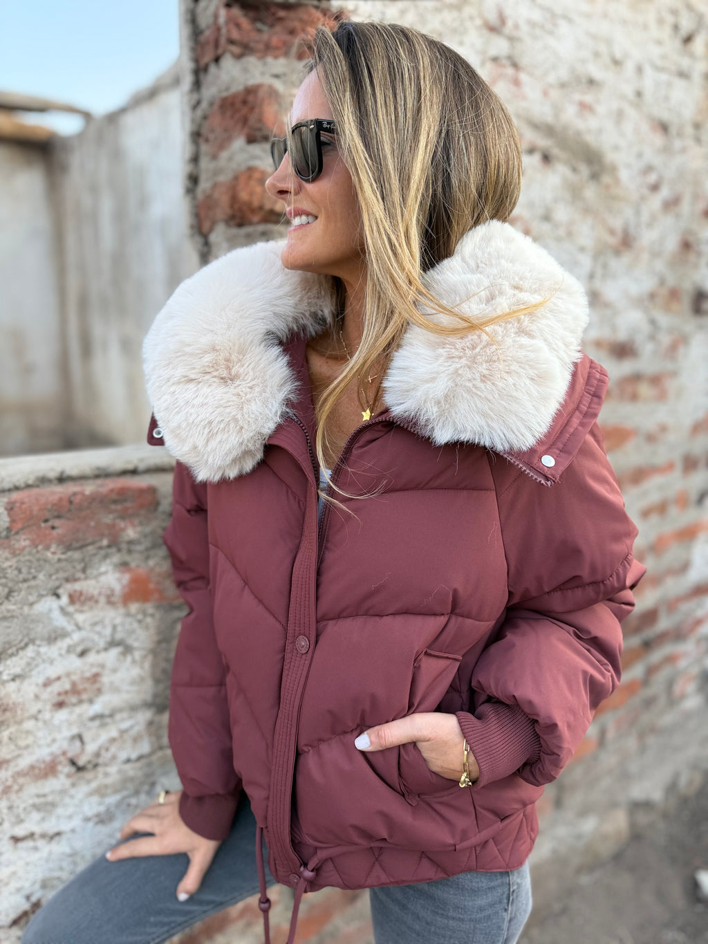 Parca puffa premium cuello removible burdeo