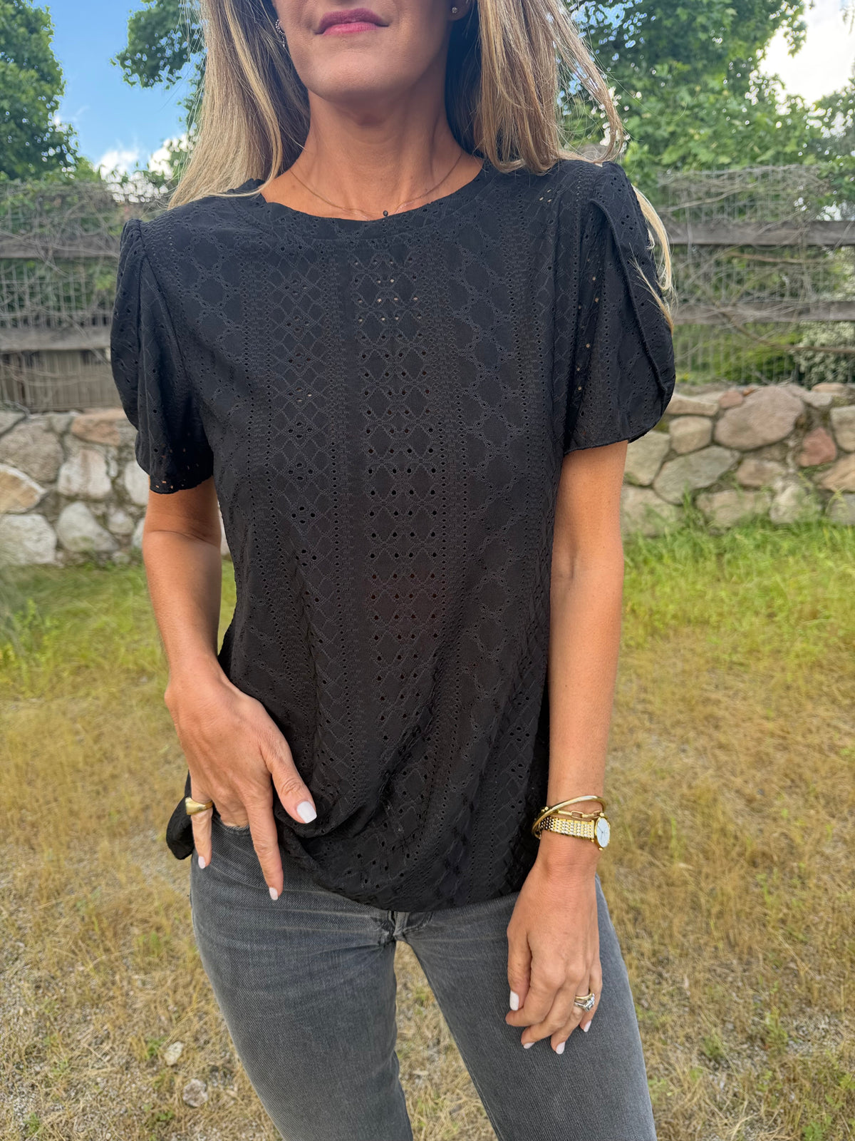 Polera lycra detalles mangas negra