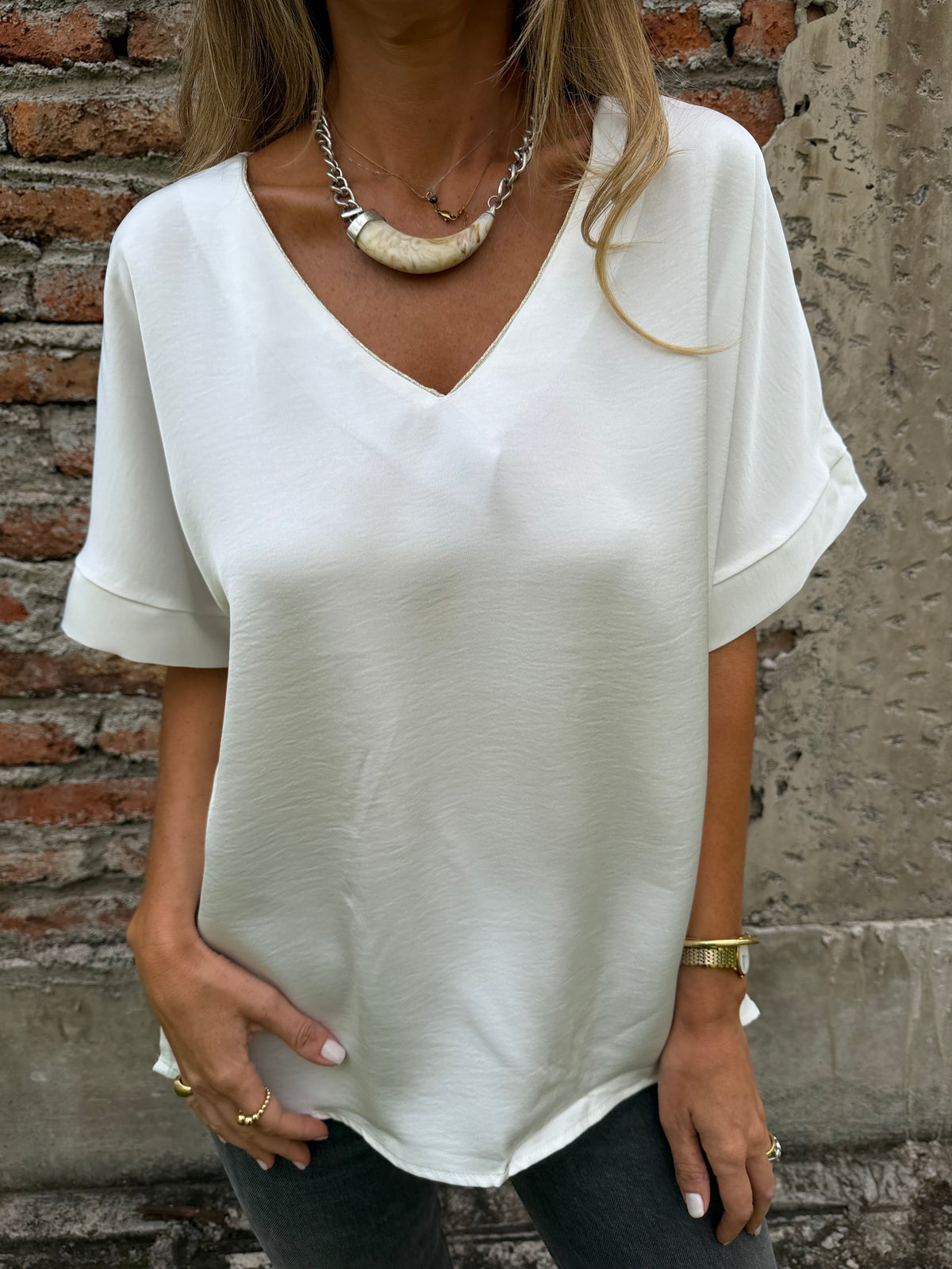 Maxxi blusa seda borde dorado blanca