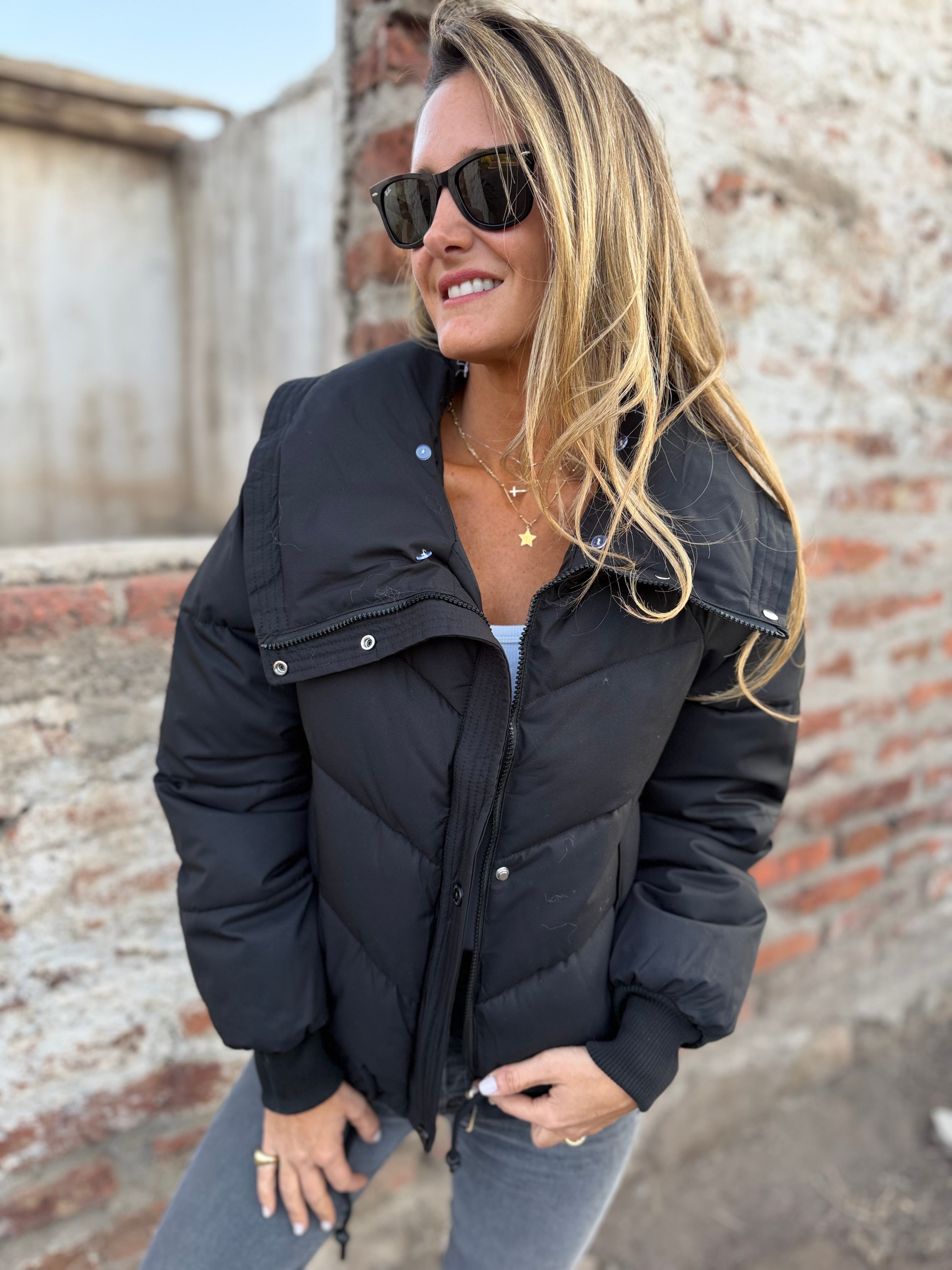 Parca puffa premium cuello removible negra