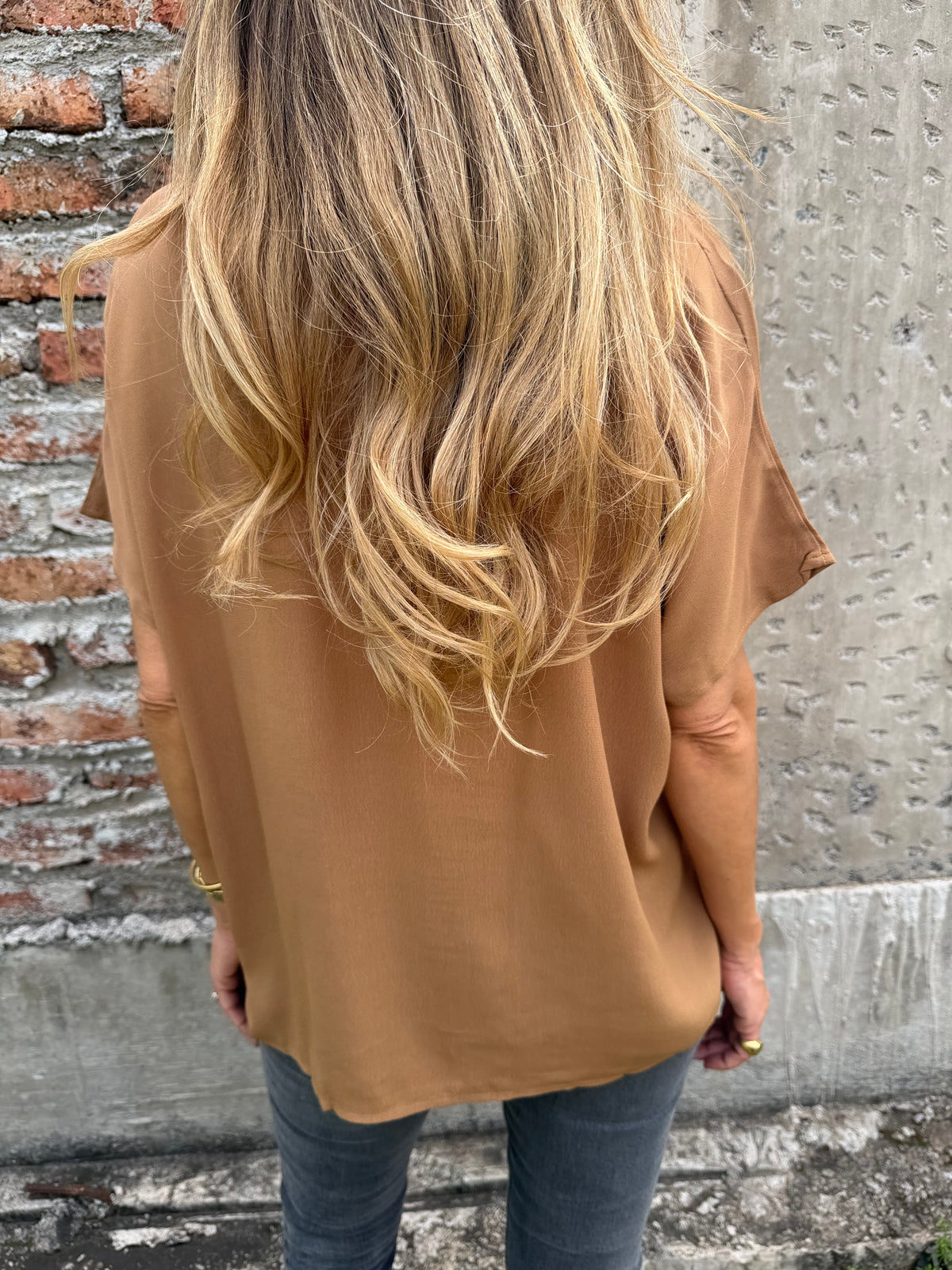 Blusa simple perfecta camel