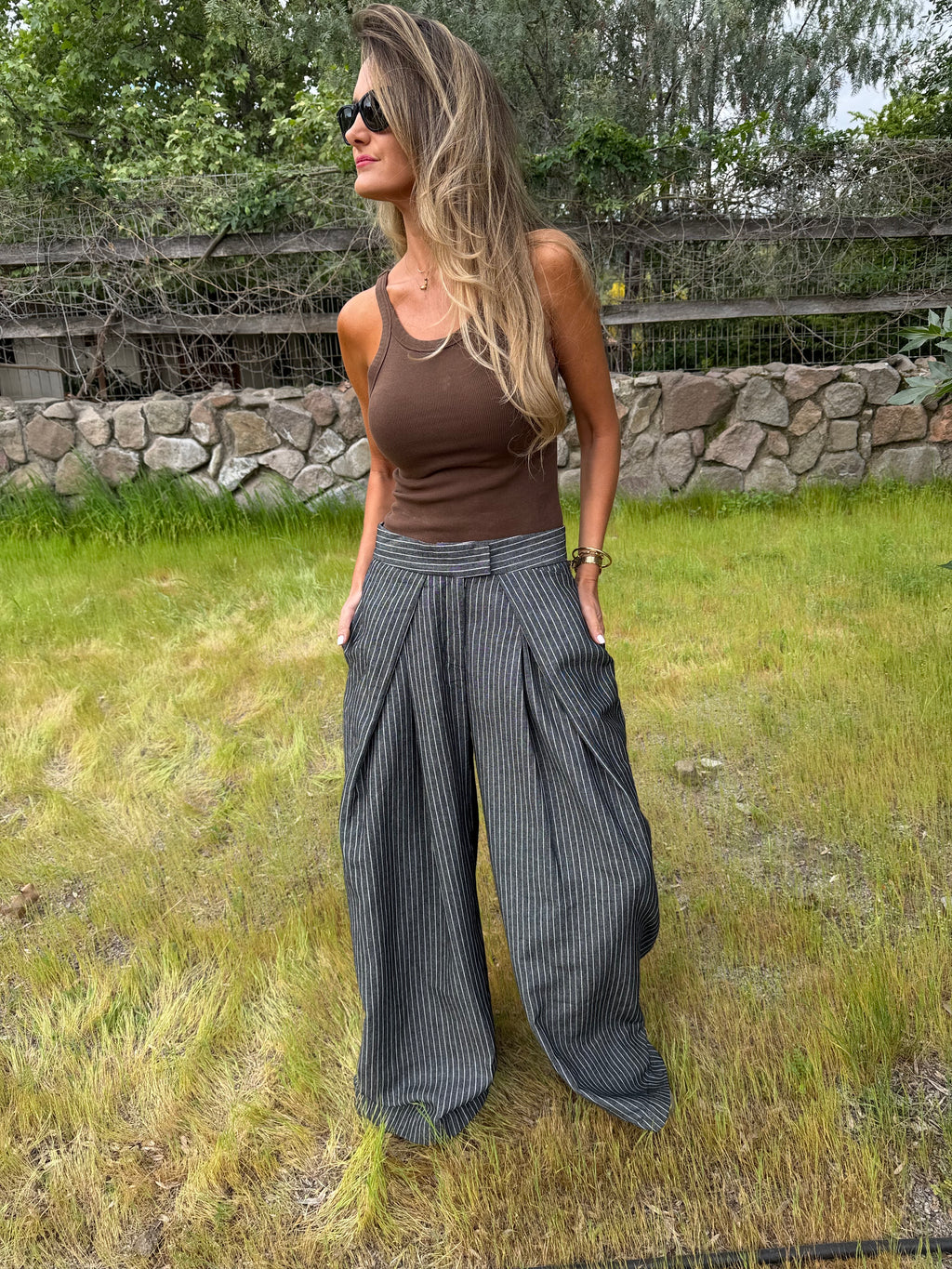 Pantalón sastre líneas gris acero