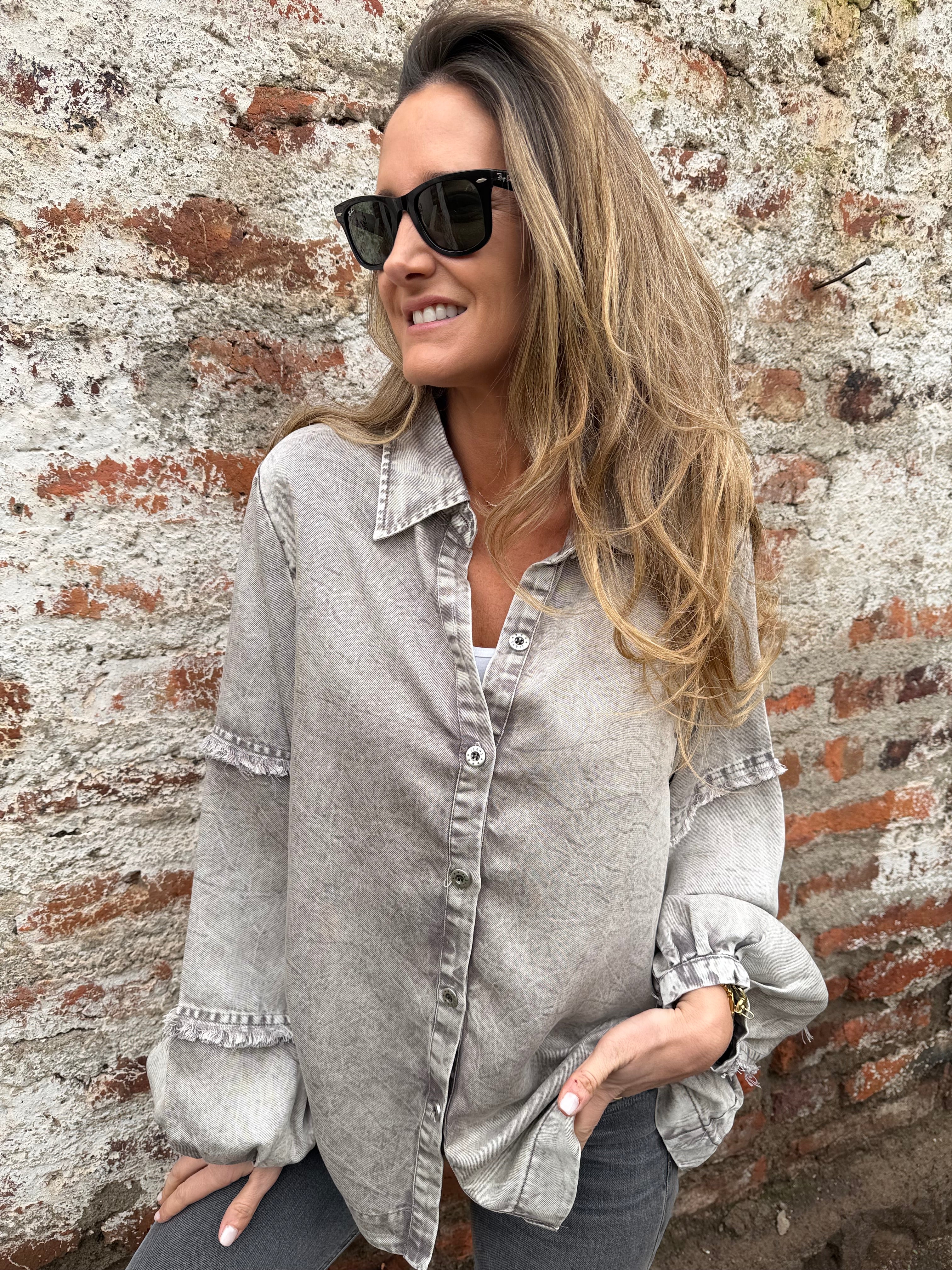 Blusa de bluejean manga globo gris clara