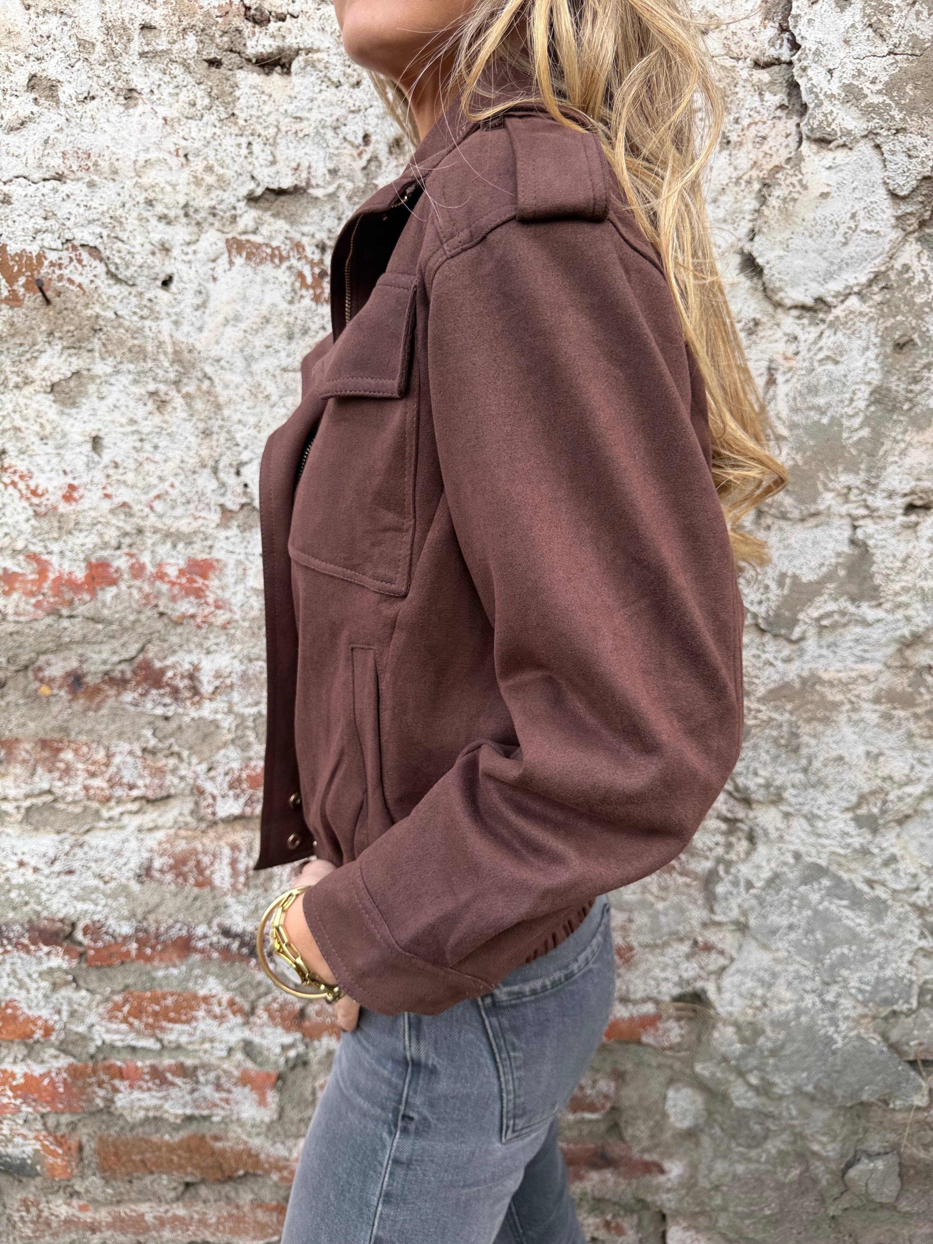Chaqueta efecto gamuza bolsillos café