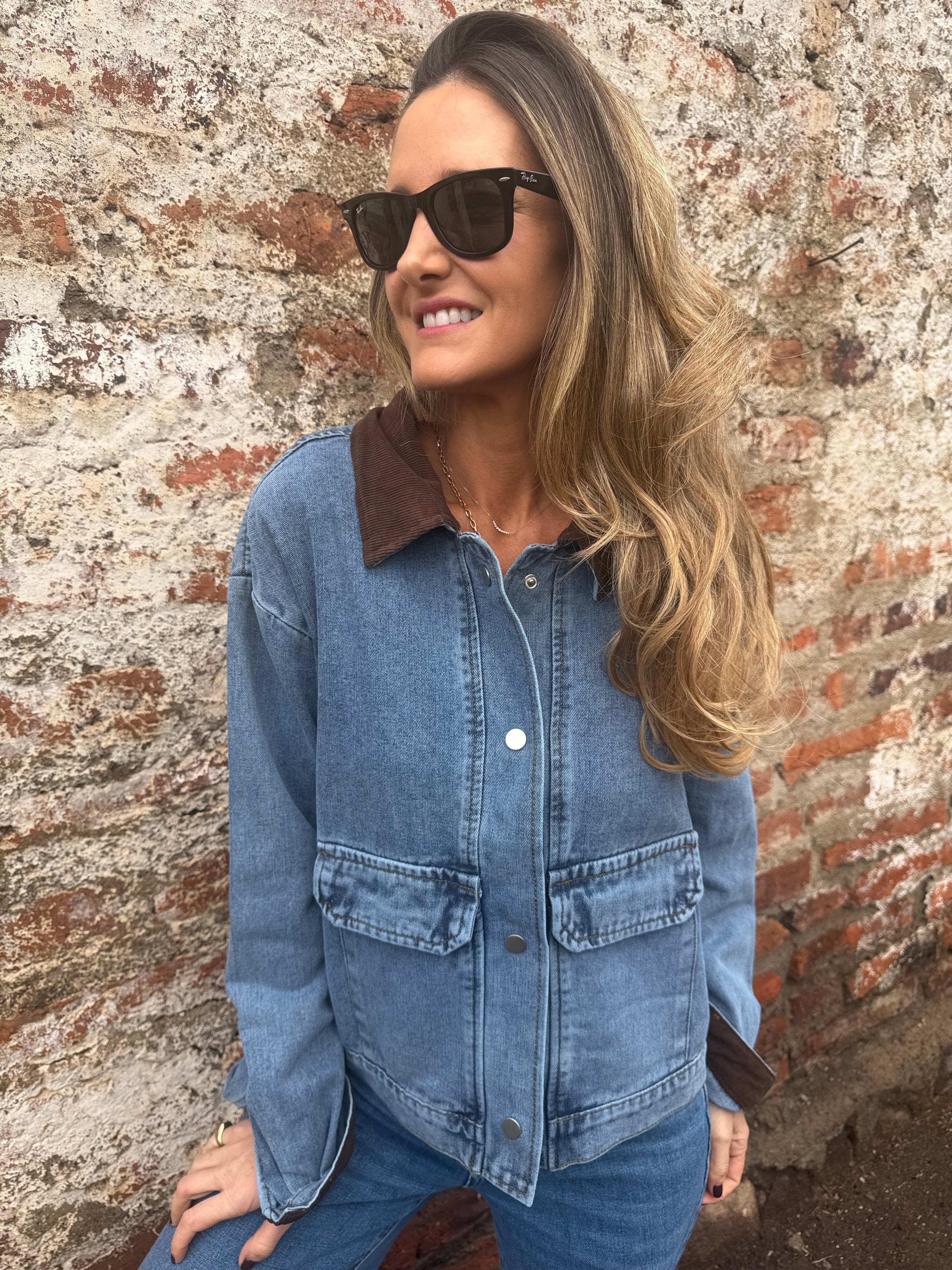 Chaqueta bluejean detalles cotelé celeste