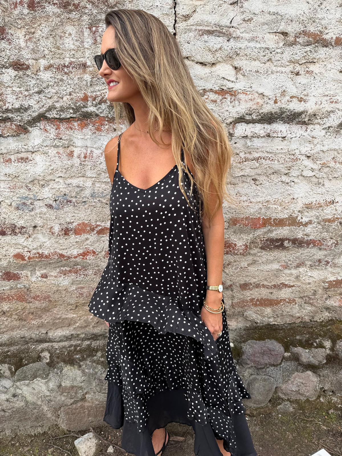 Vestido puntos y vuelos negro