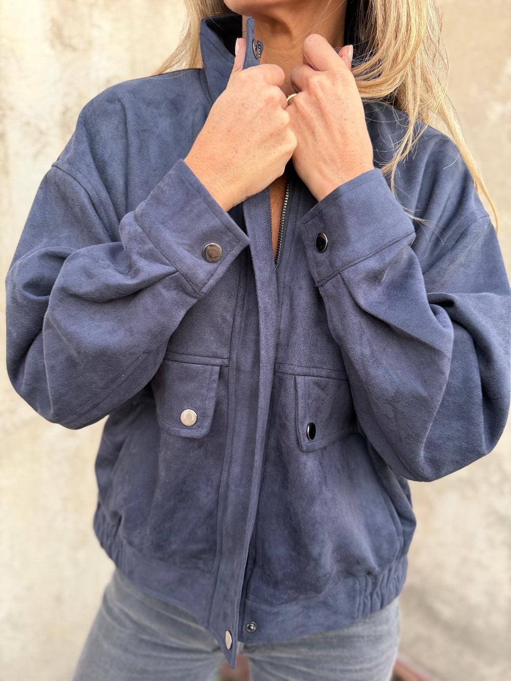 Chaqueta suede bolsillo grande azul piedra
