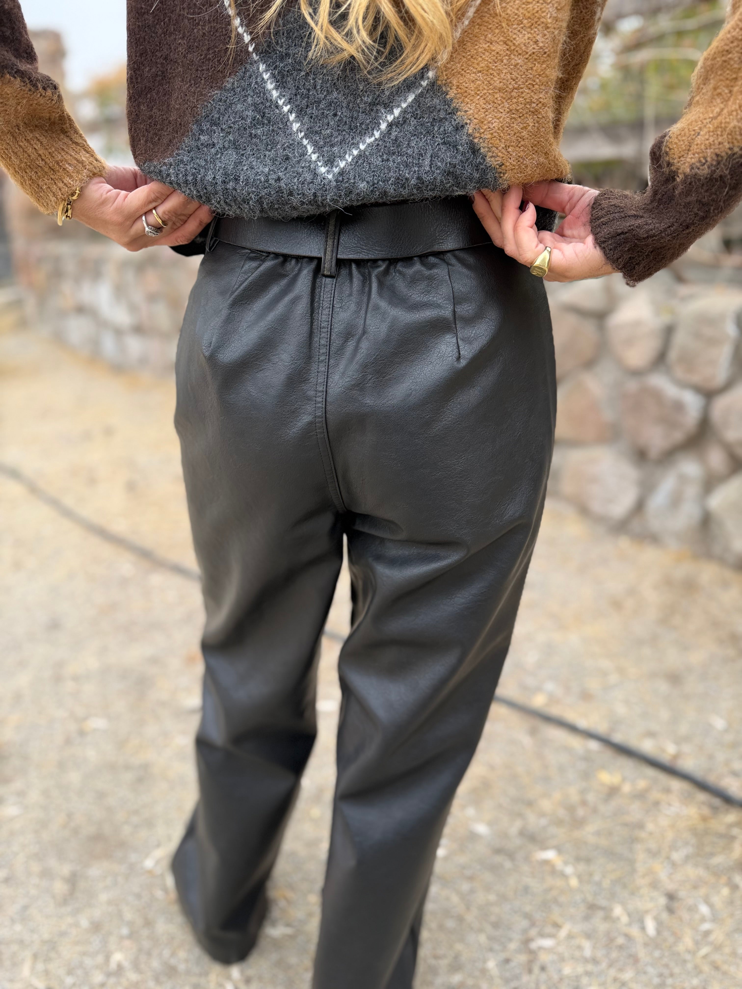 Pantalón ecocuero desgastado premium opaco negro