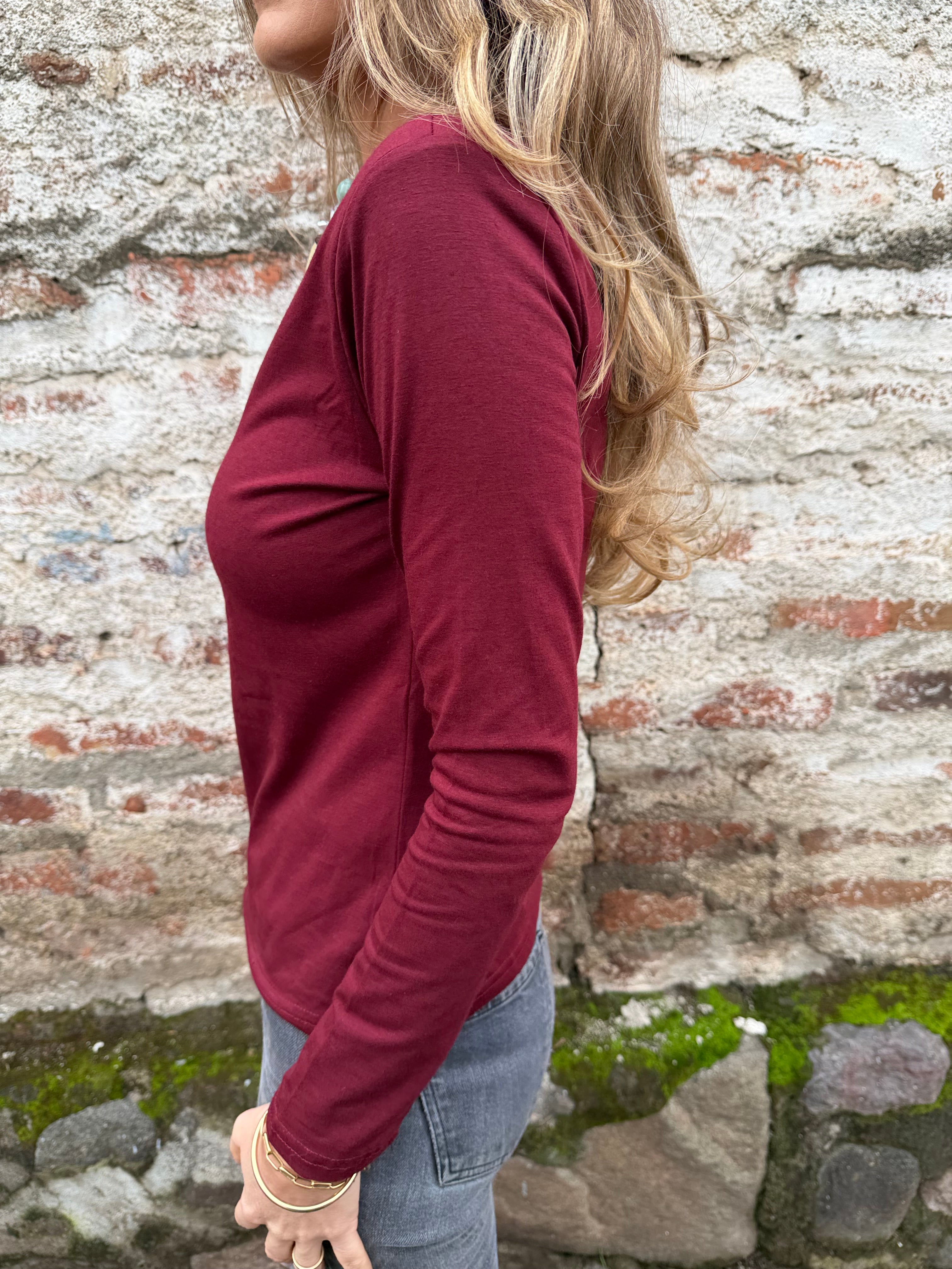 Polera hombreras basica burdeo