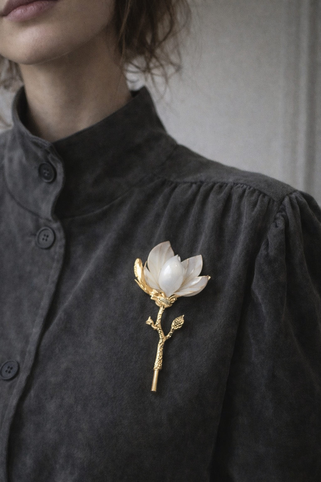 Broche Magnolia Nácar