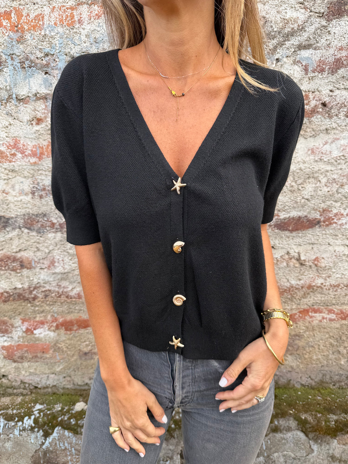 Polera/ Chaleco botones dorados negro