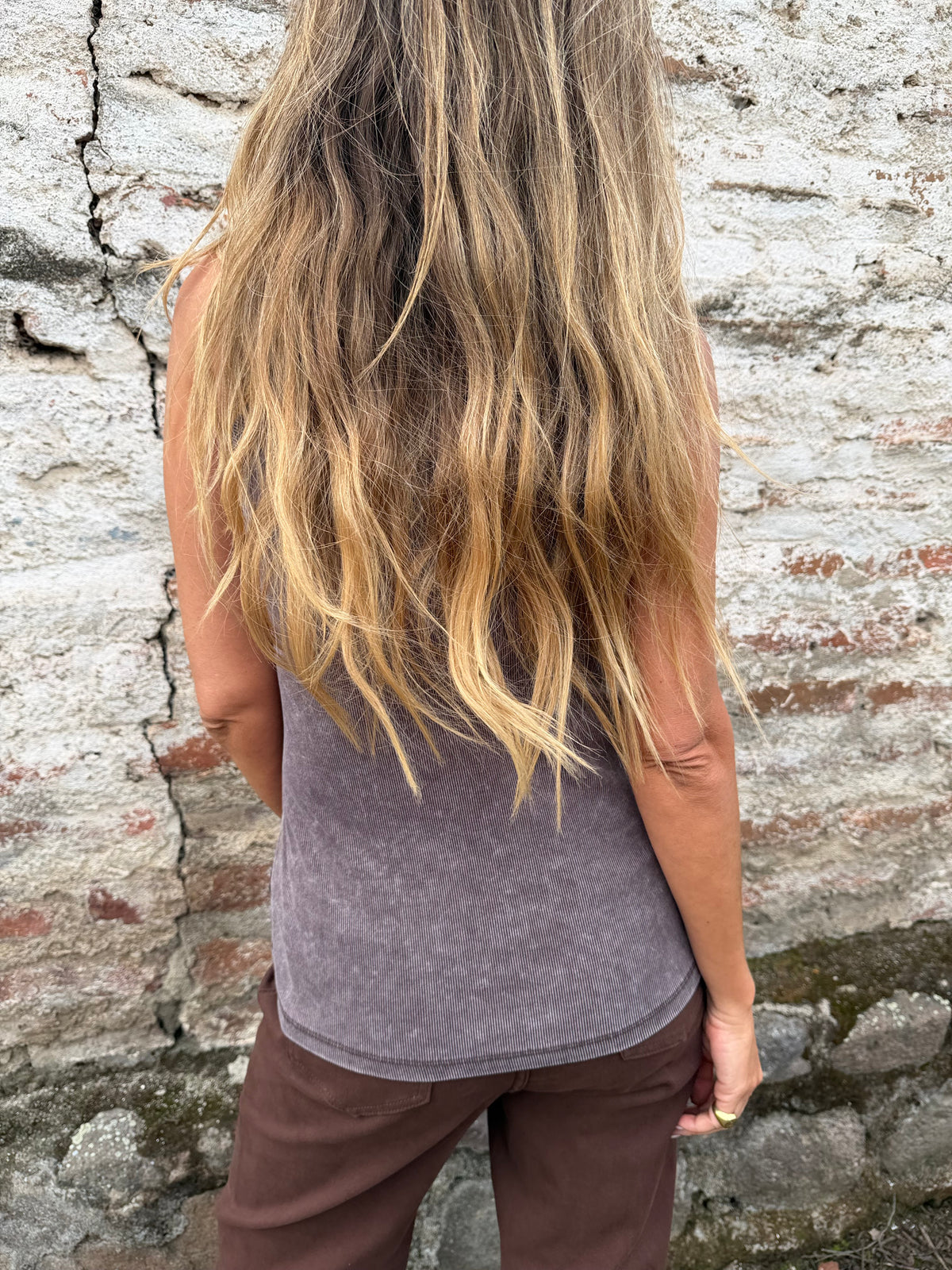 Polera tachas deslavada café-morada