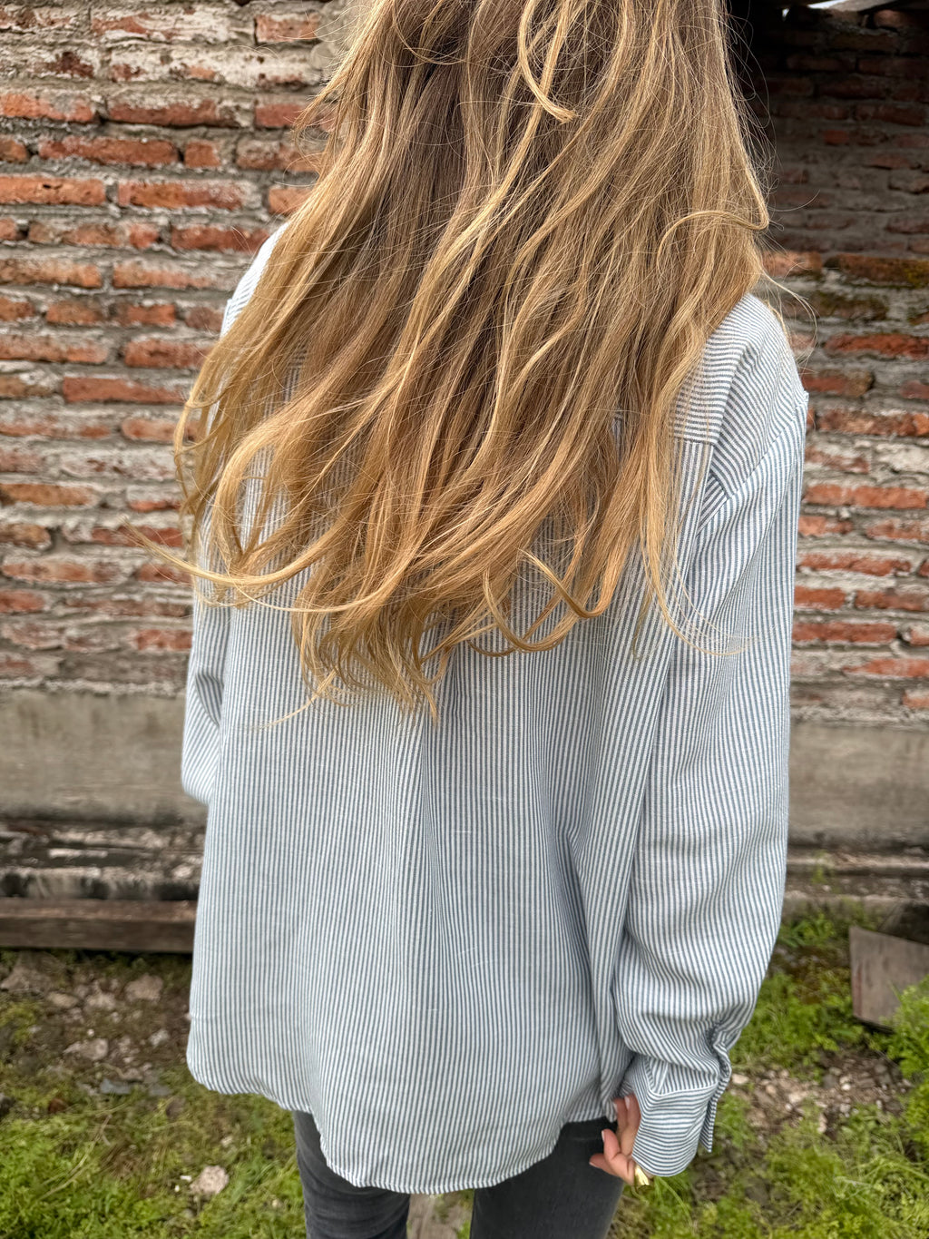 Blusa líneas delgadas azul