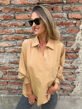 Blusa bolsillo brillantes camel