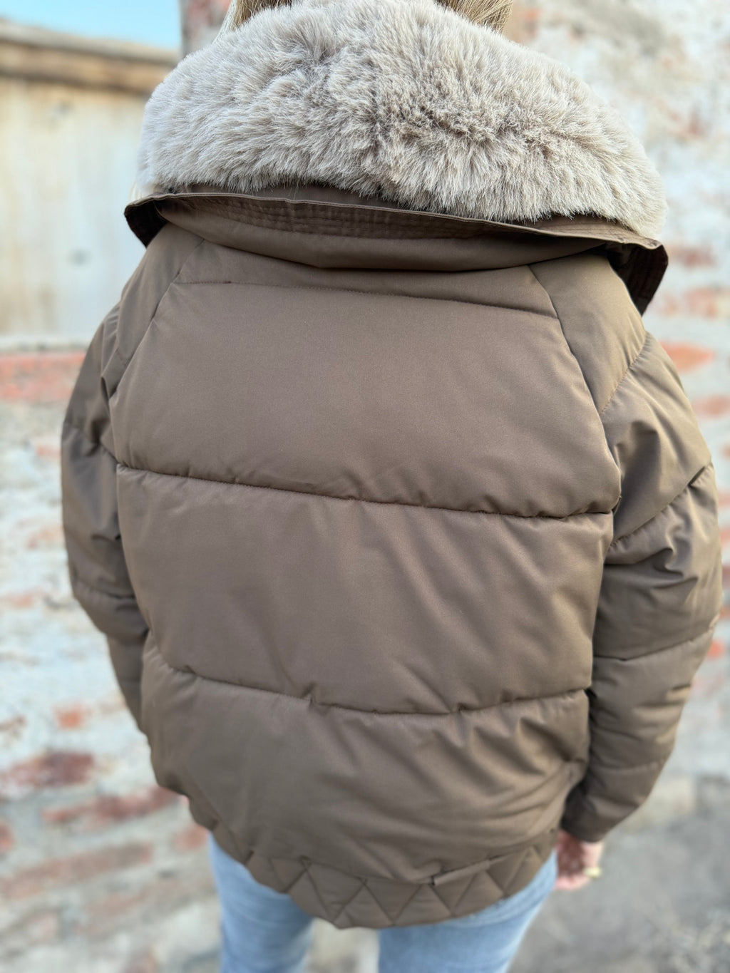 Parca puffa premium cuello removible café