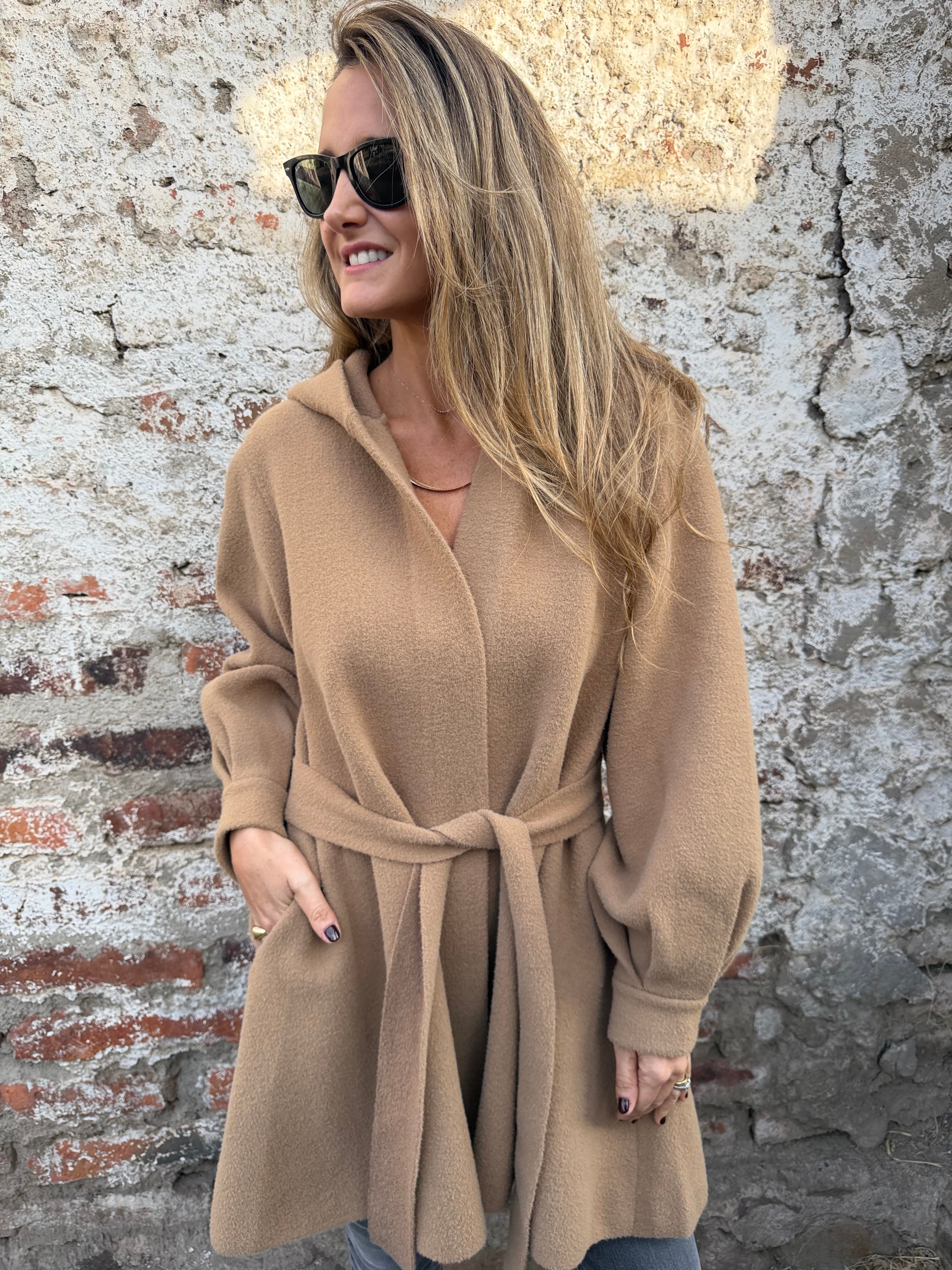 Abrigo evasé clásico camel