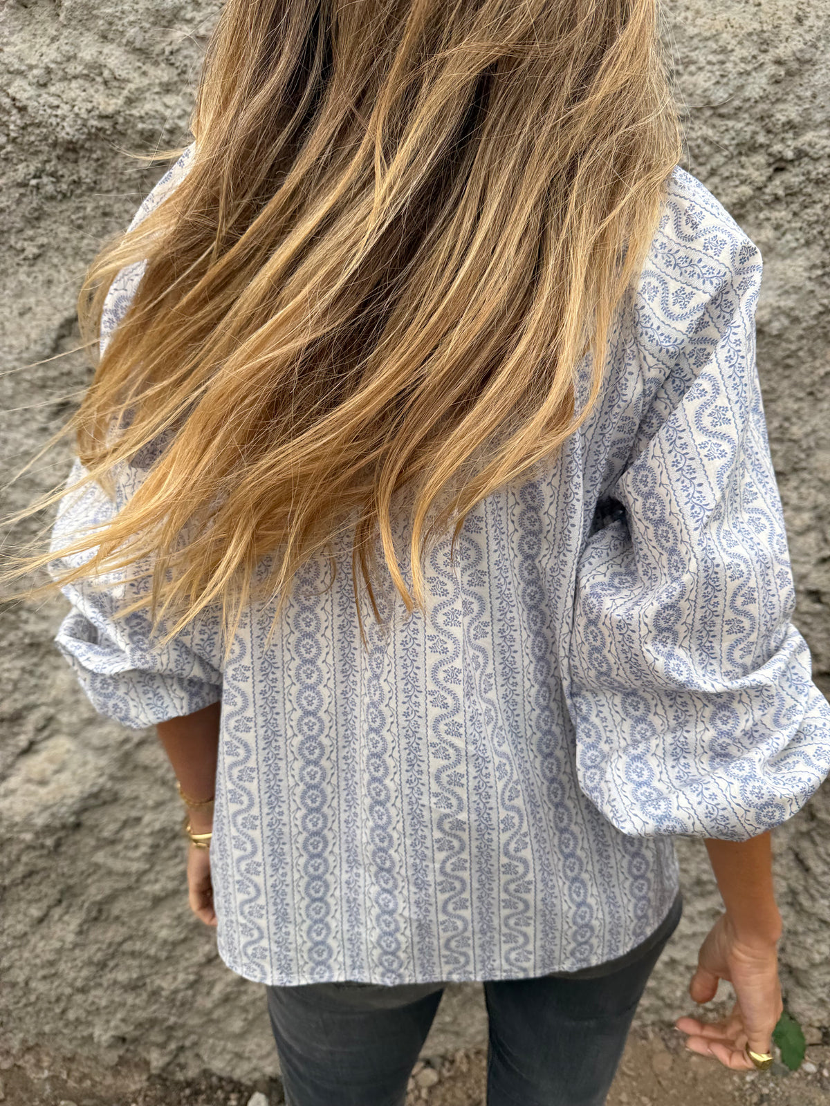 Blusa diseños y manga globo azul
